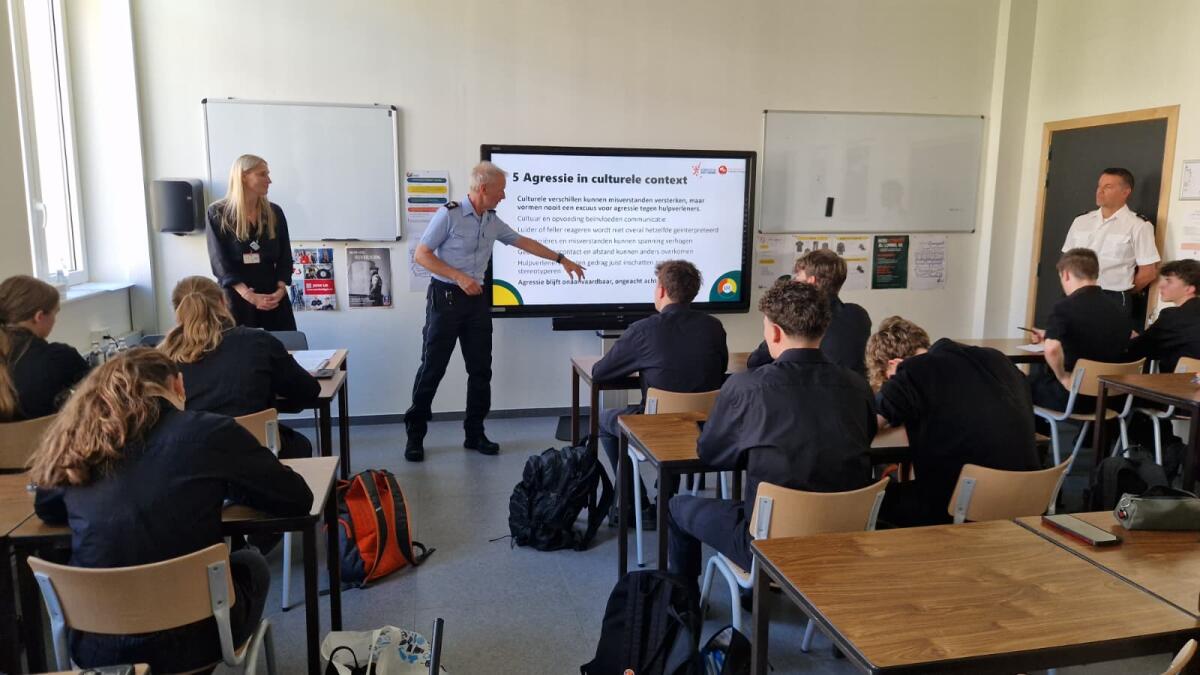 Geweldig tegen hulpverleners: minister Quintin stelt toolbox voor in Sint-Franciscuscollege