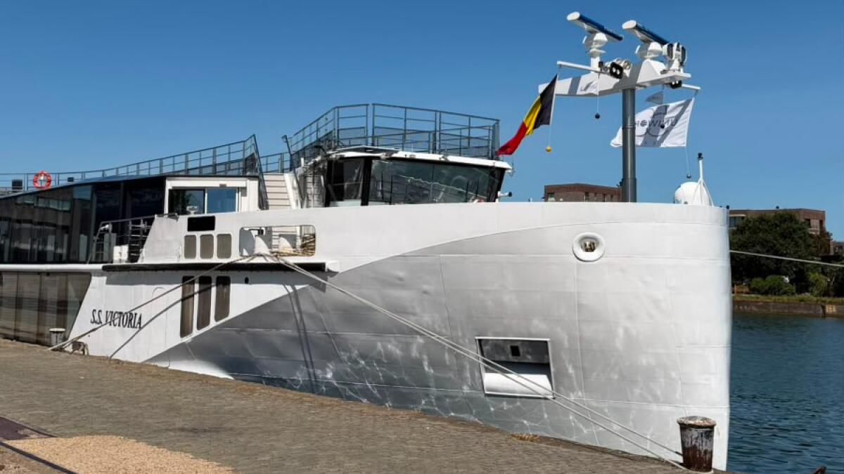 Luxe cruiseschip S.S Victoria vertrekt richting Roermond