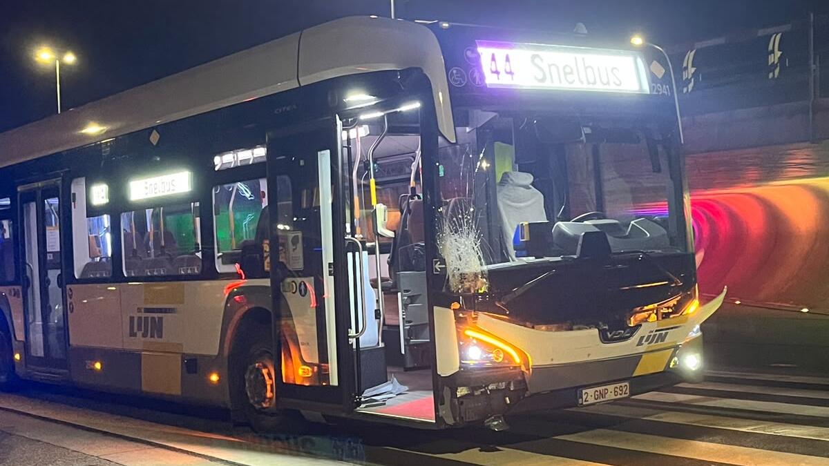 Ongeval met bus aan Hasselts provinciehuis