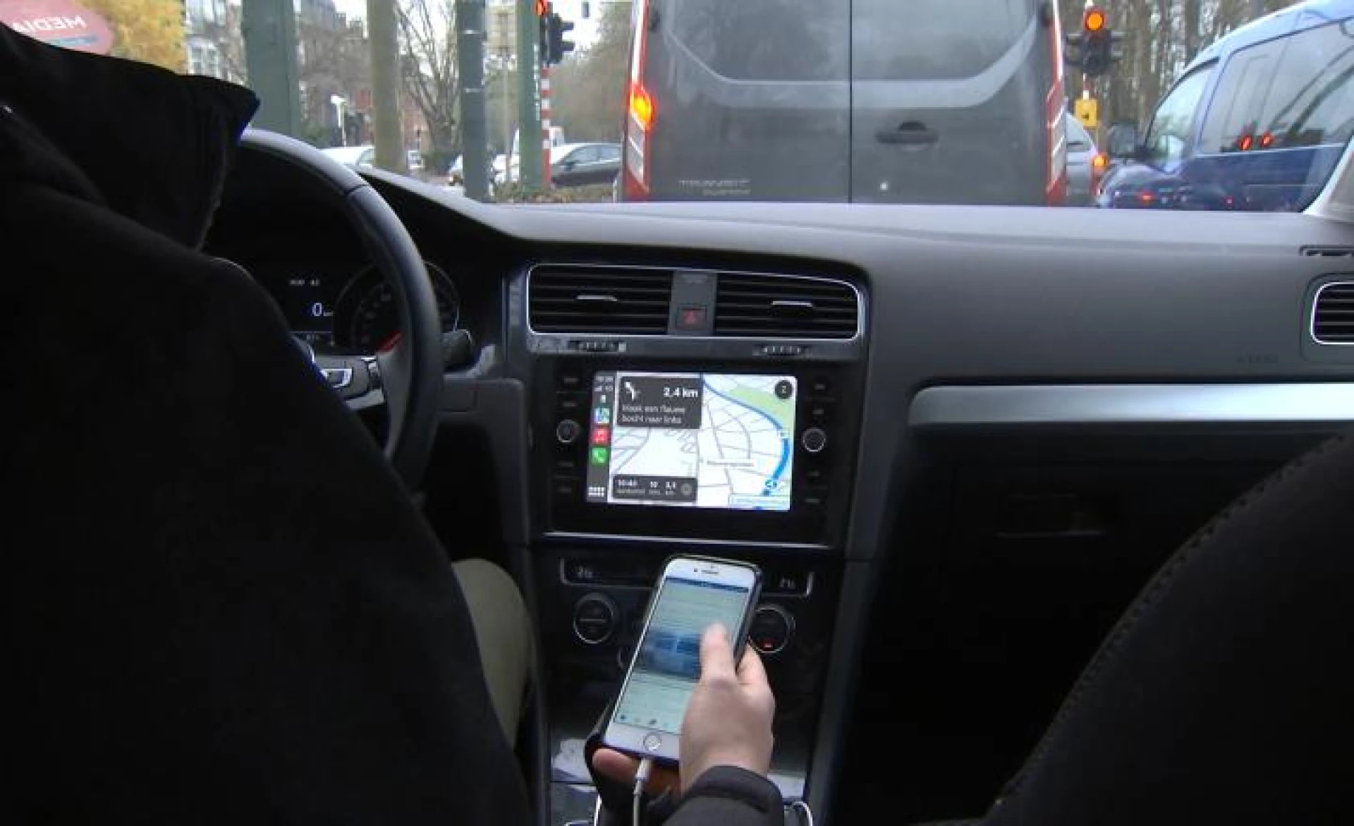 590 automobilisten verliezen rijbewijs voor gsm'en achter het stuur