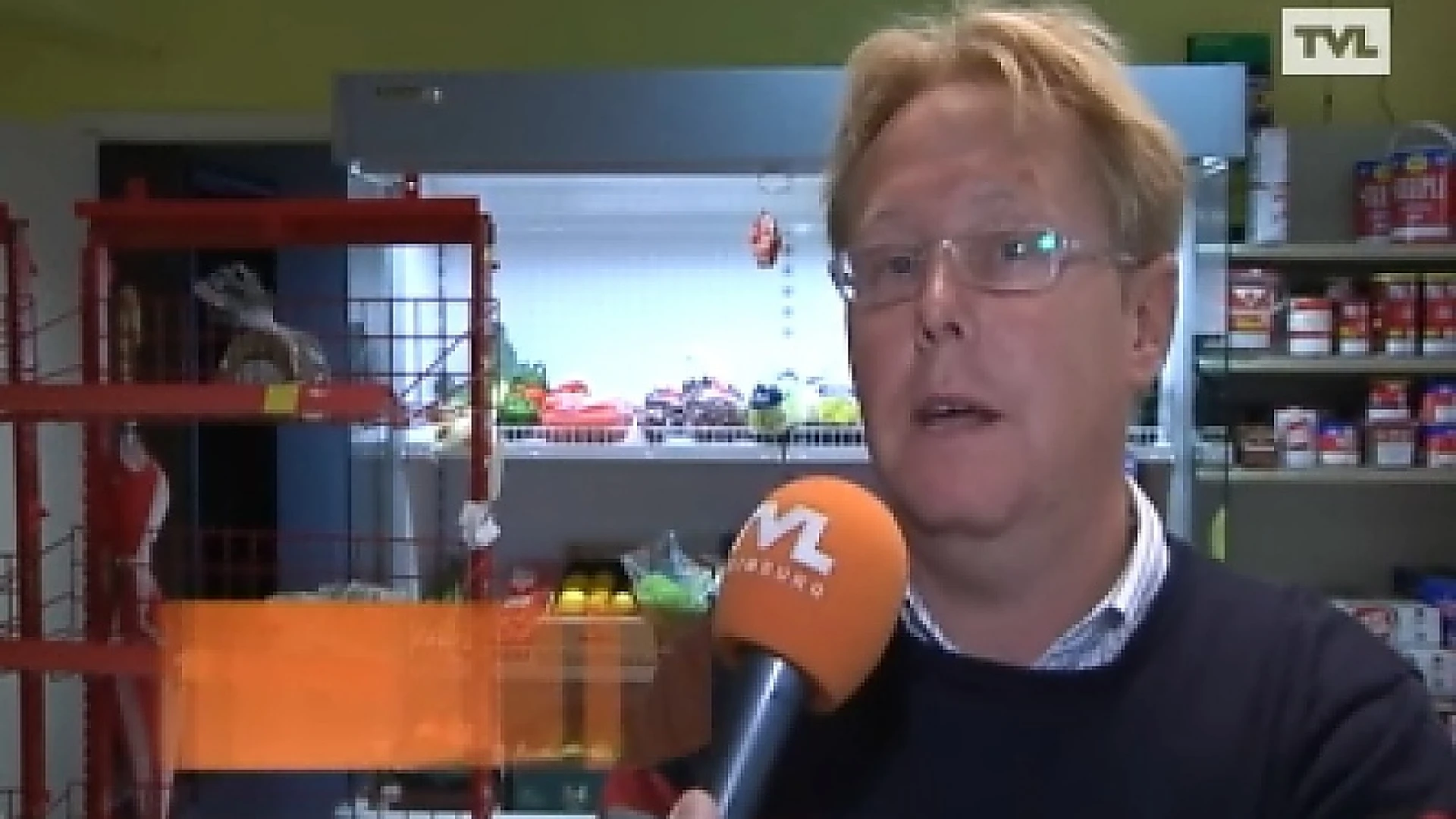 Krantenhandelaar in Rotem schopt overvaller buiten