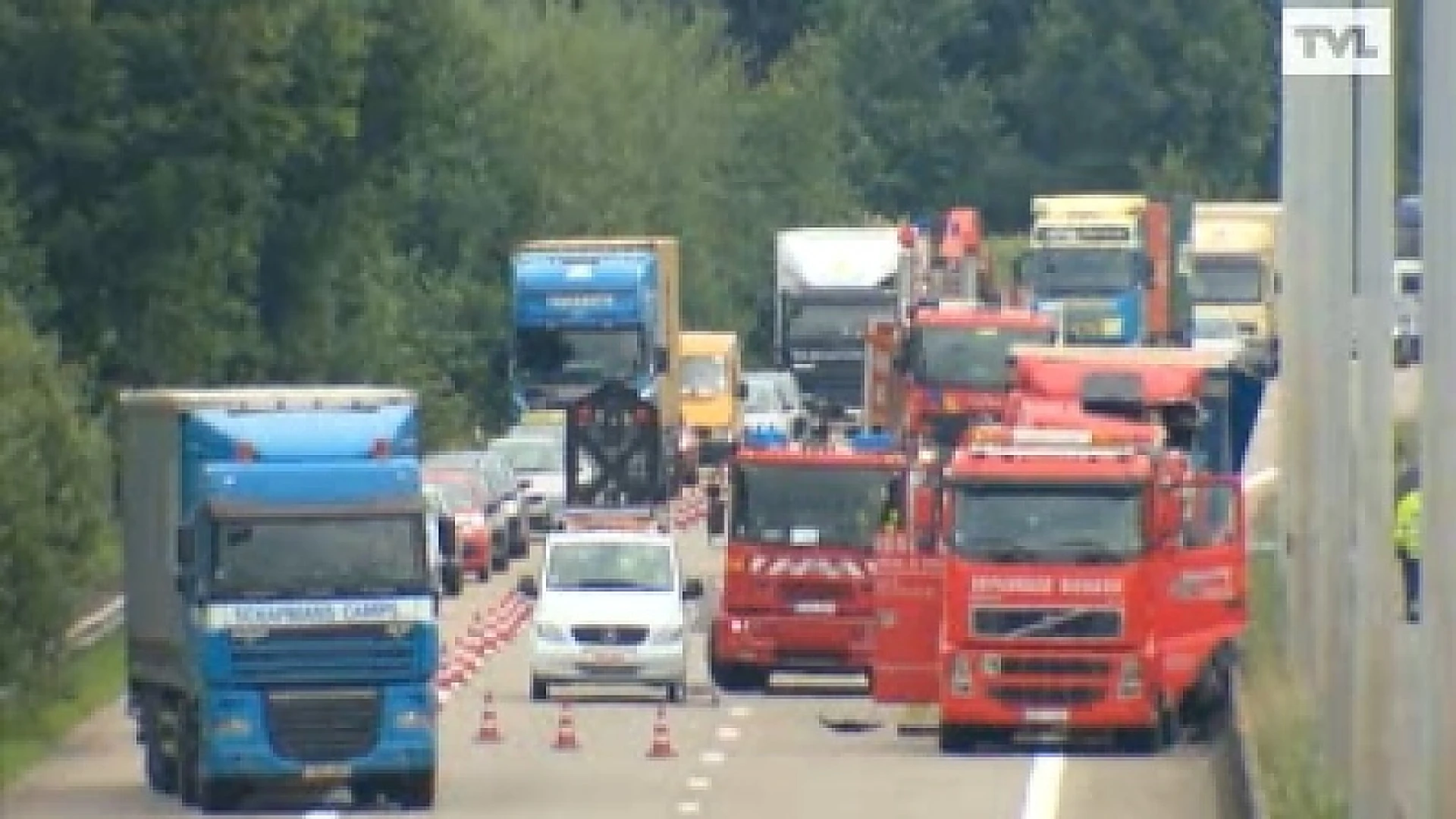 Wagen door middenberm E313 Lummen-Hasselt