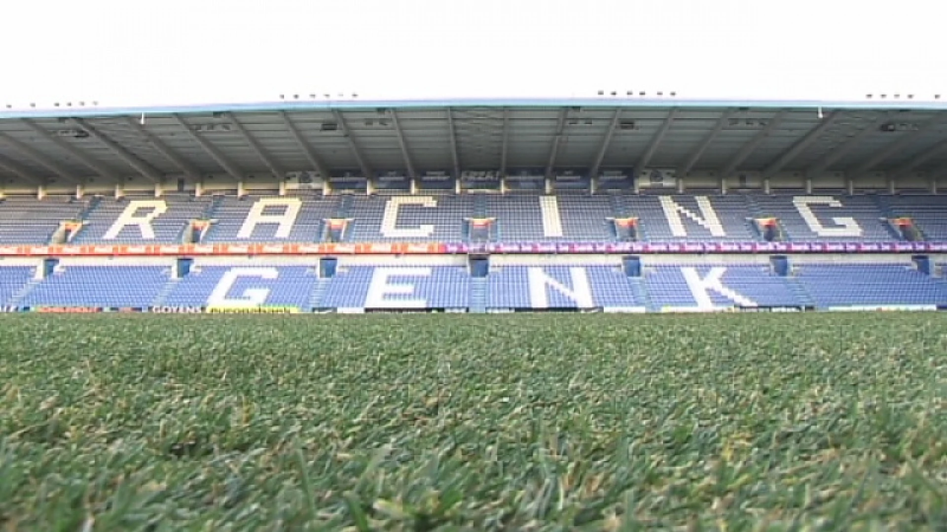 Racing Genk krijgt een nieuwe grasmat