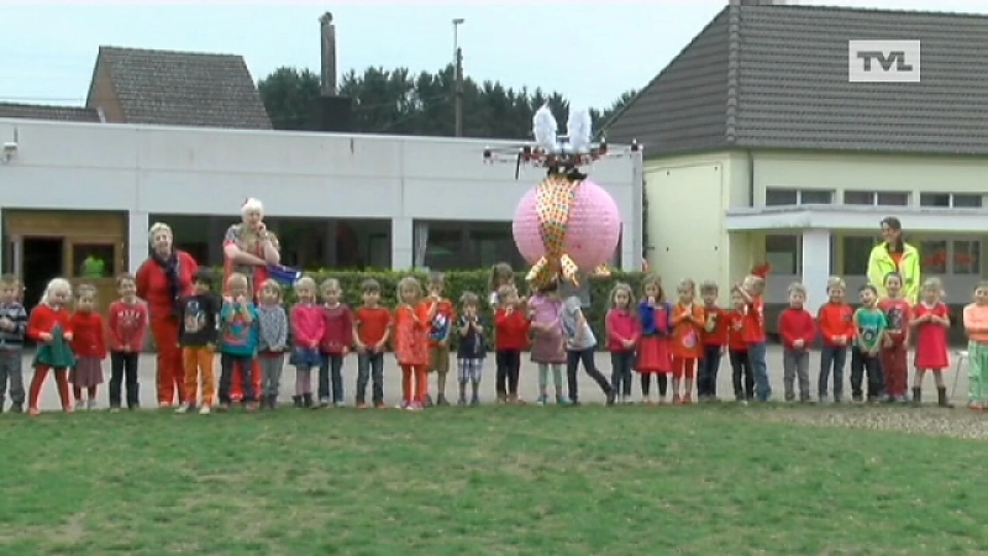 Paasklokken gespot boven Lummens schooltje