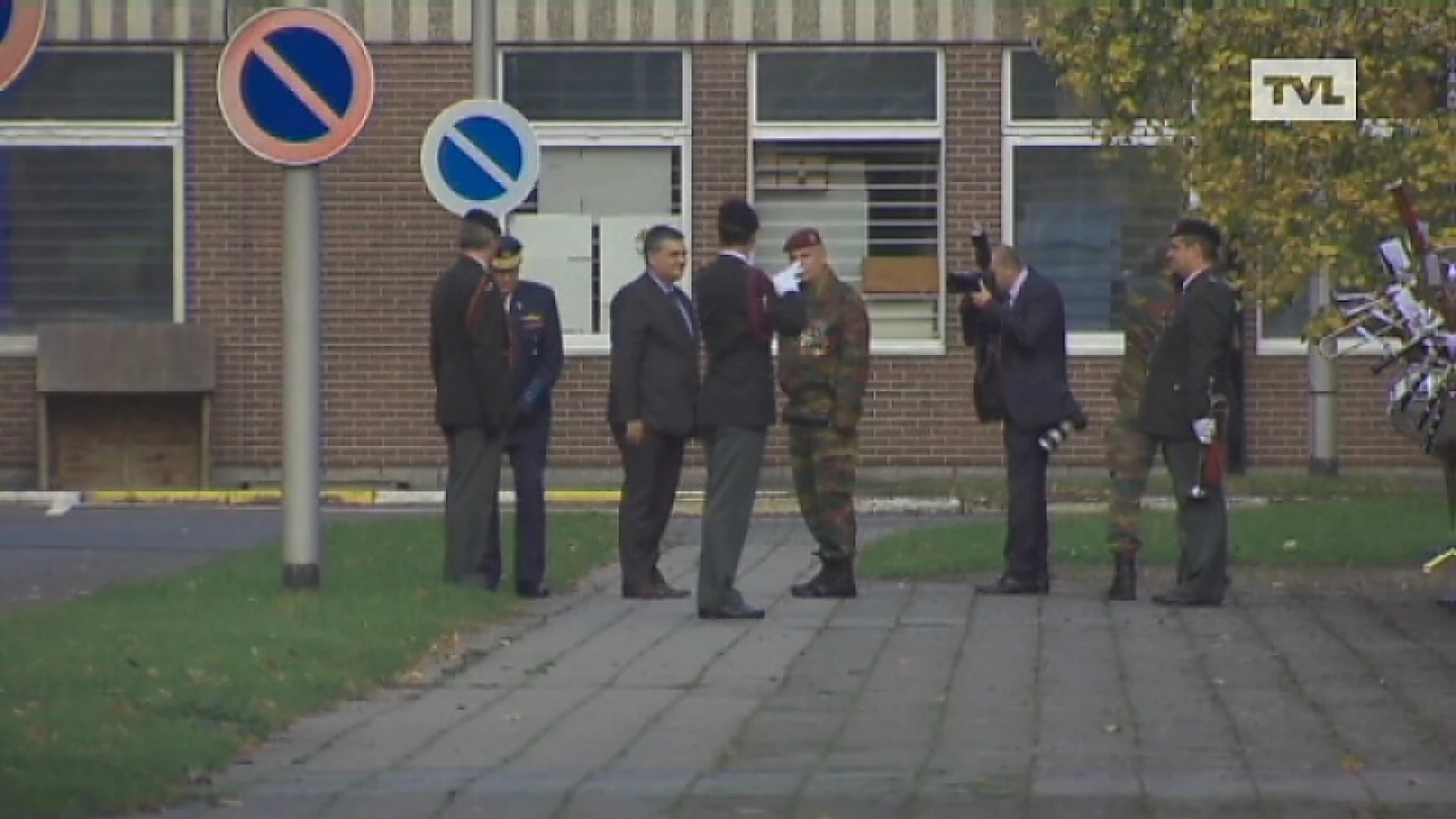 Minister Vandeput brengt onaangekondigd bezoek aan Afghanistan