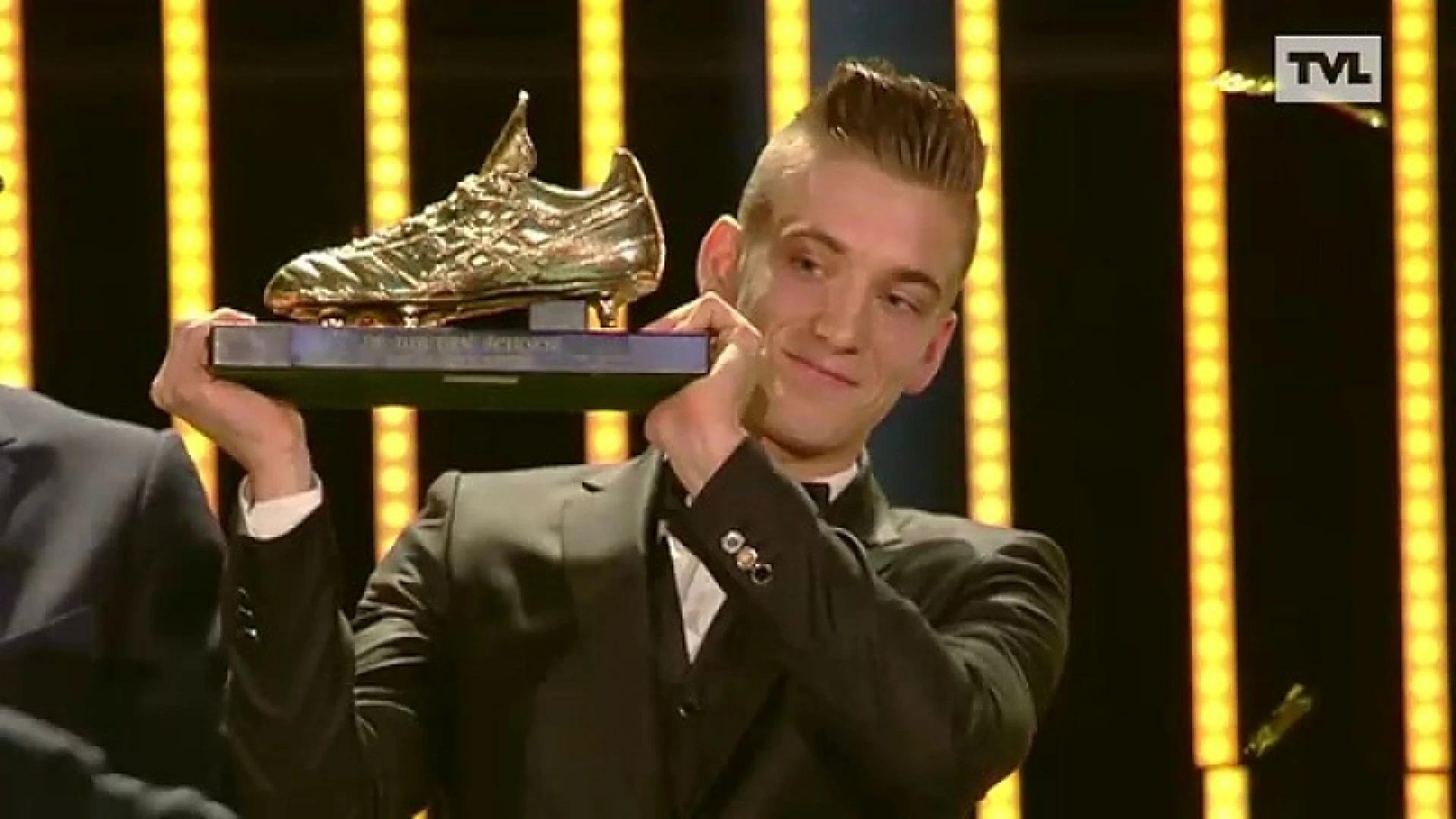 Tjing Tjing: De gouden schoen