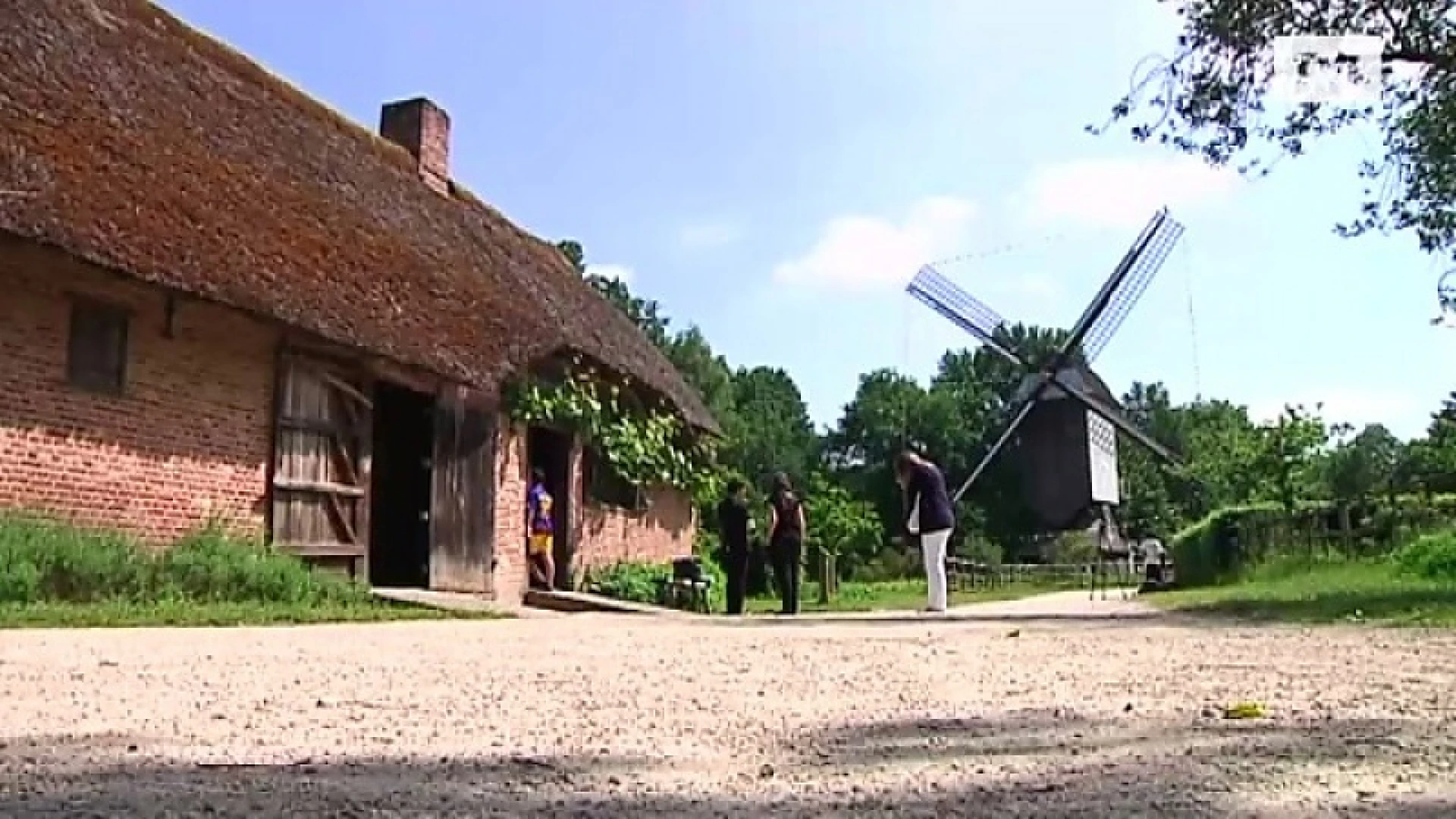Japanse filmploeg filmt voor 'A dog of Flanders' in Bokrijk.