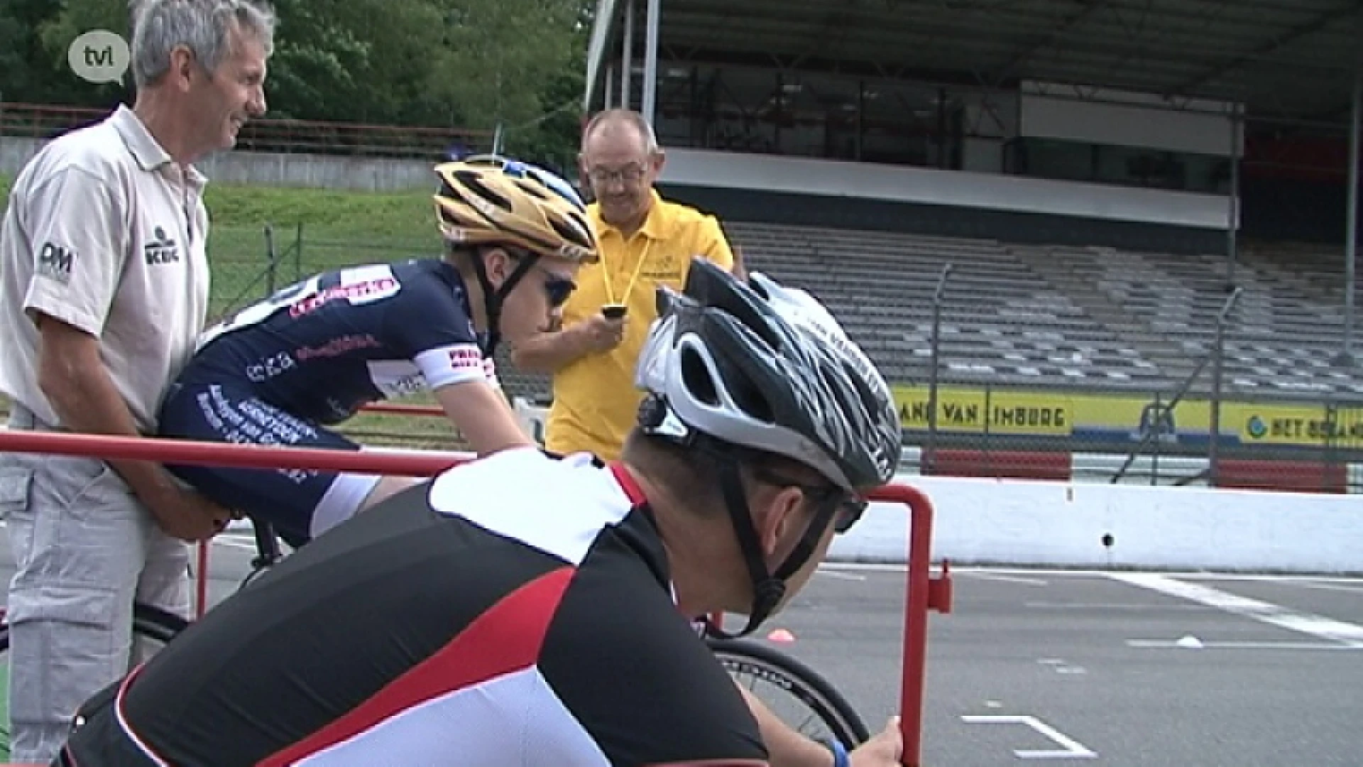 Jongeren leren veilig fietsen op circuit Zolder