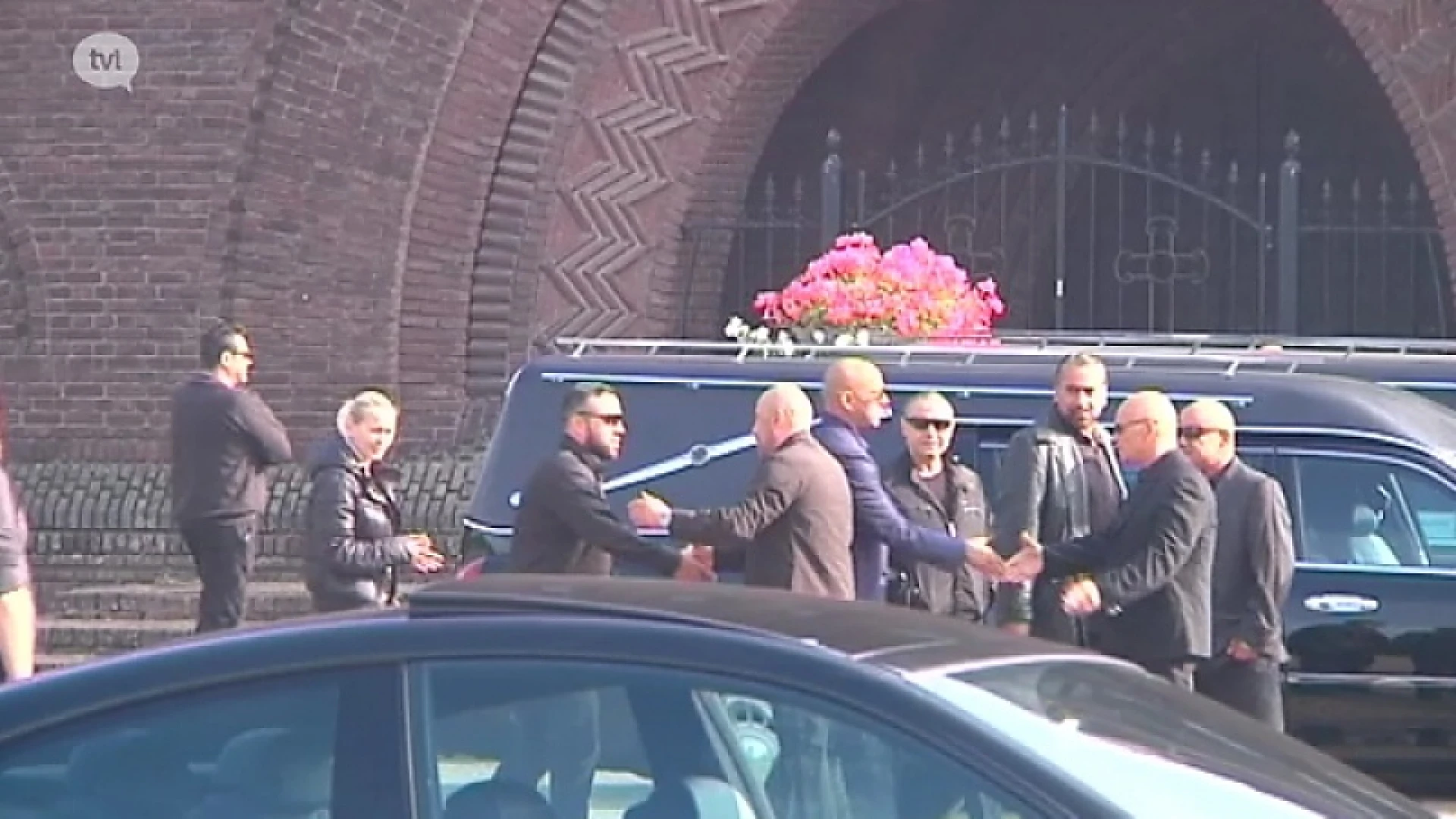 Veel volk op begrafenis Silvio Aquino, parket start onderzoek naar moord