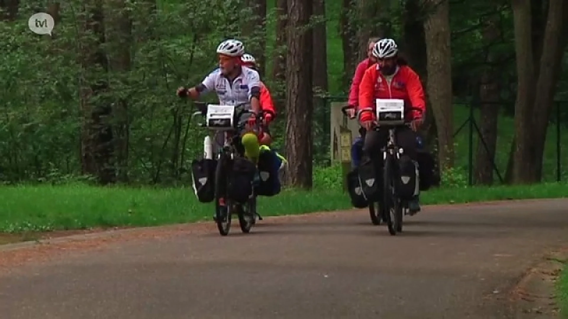 Turkse fietshelden verkennen het Limburgse fietsroutenetwerk