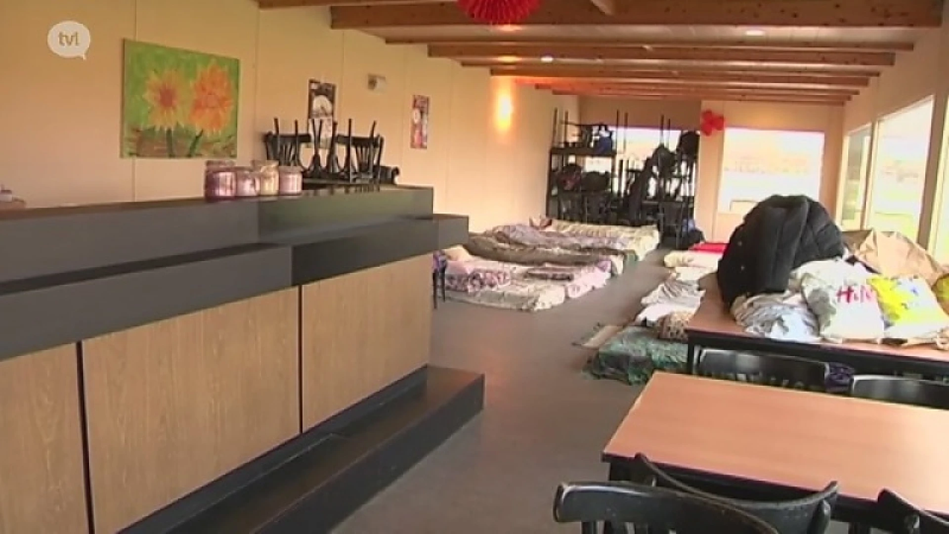 Vrijwilligers vangen vluchtelingen op in voetbalkantine in Heusden-Zolder