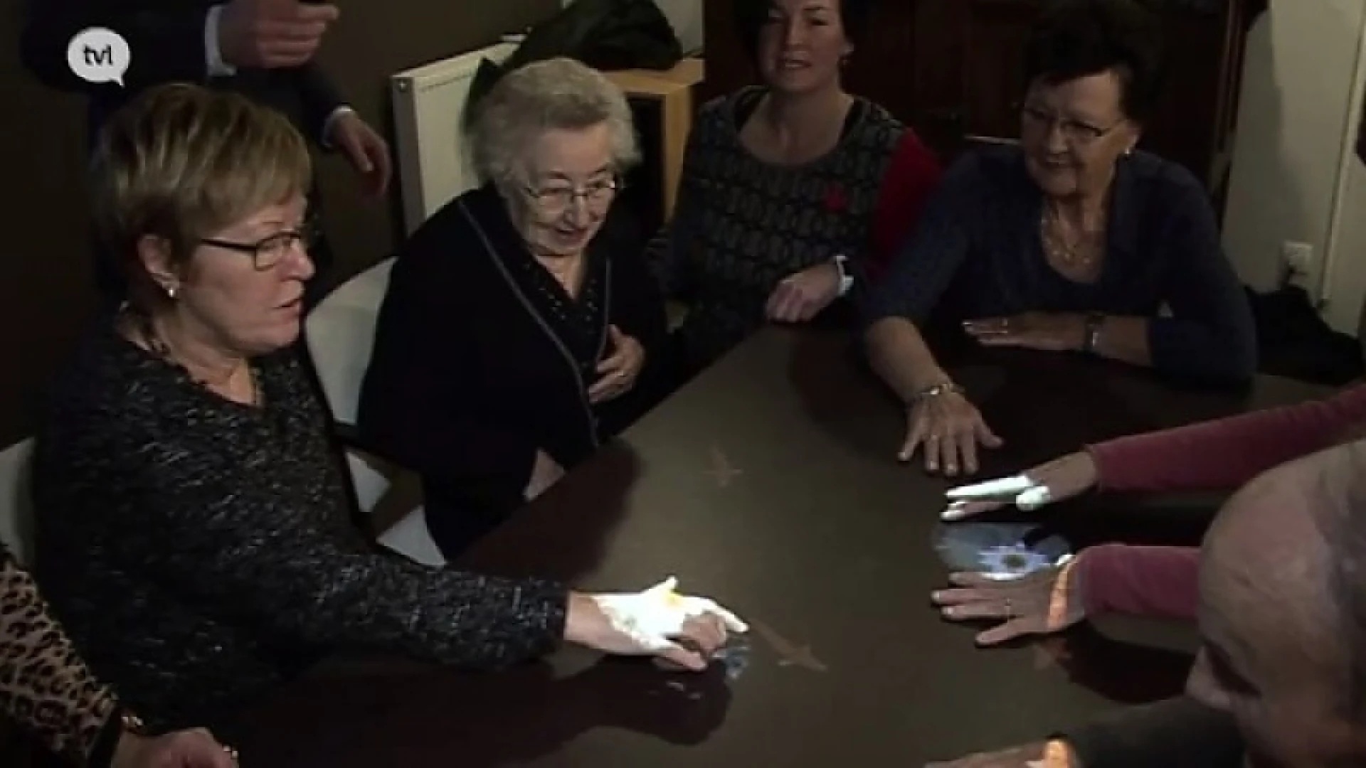 Rusthuis Riemst doet bejaarden bewegen met 'tovertafel'