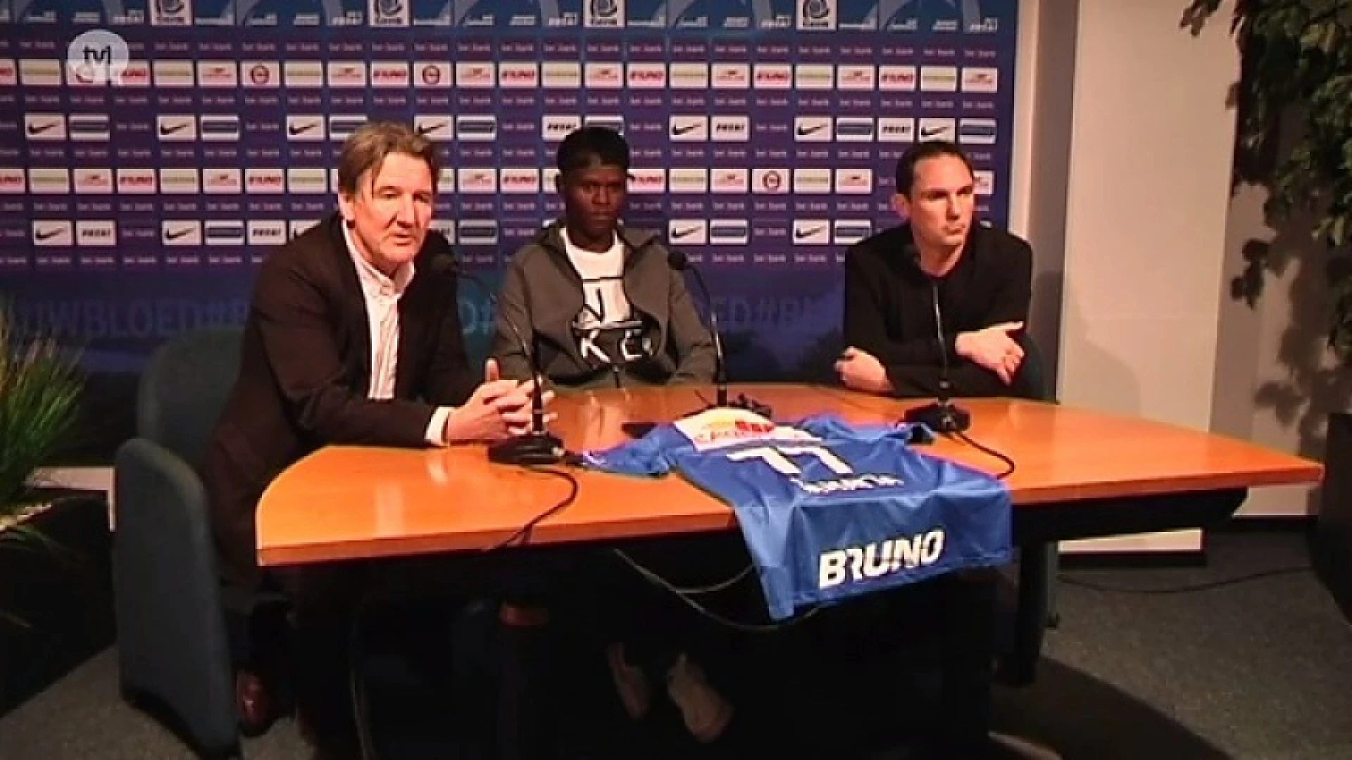 Samatta voorgesteld bij Racing Genk