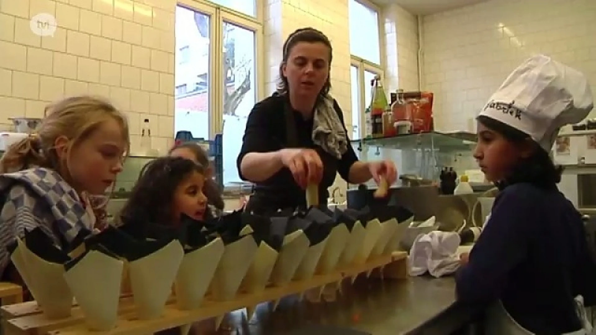 Kinderen controleren kwaliteit kindermenu's