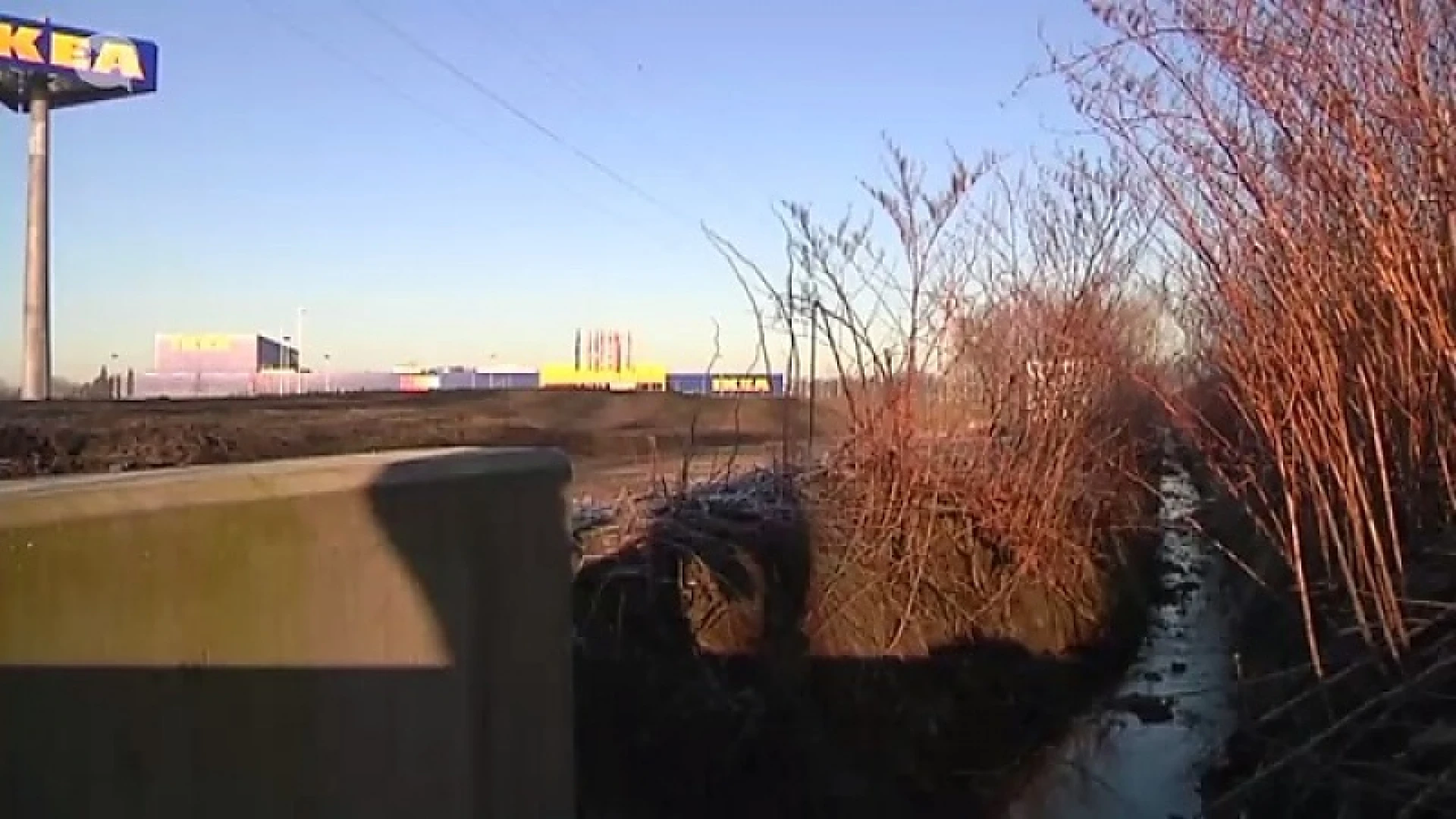 Ikea Hasselt loost zonder machtiging water in beek