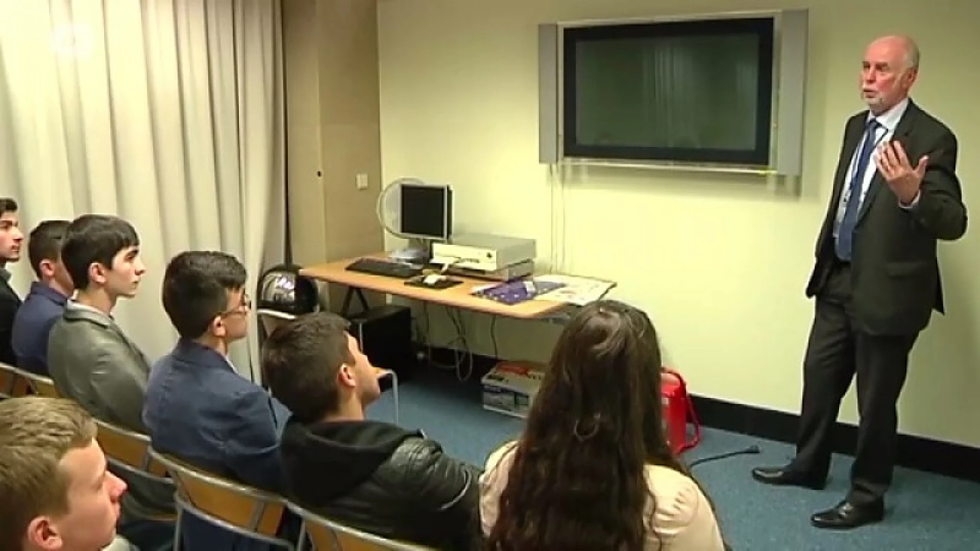Kampse school op bezoek bij Nationale Bank