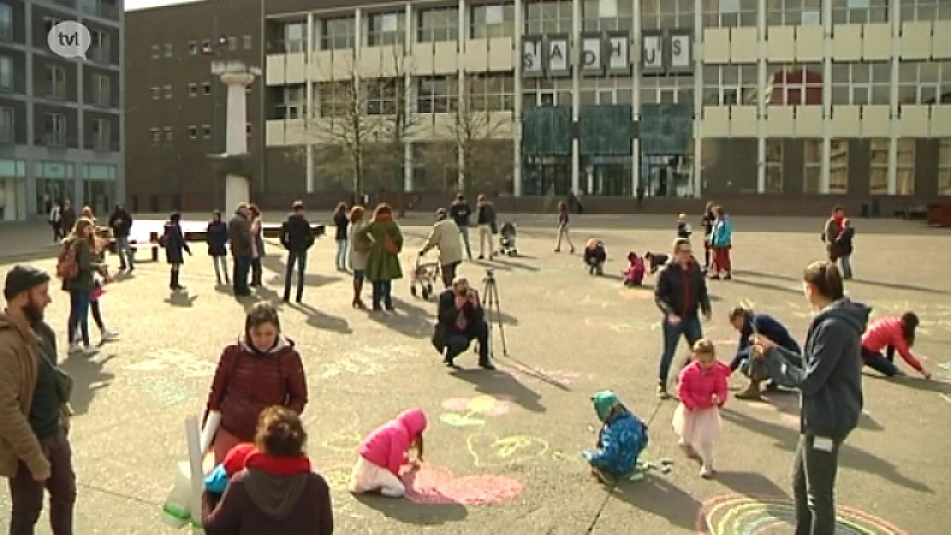 Genkenaren vullen stadsplein met liefdevolle boodschappen