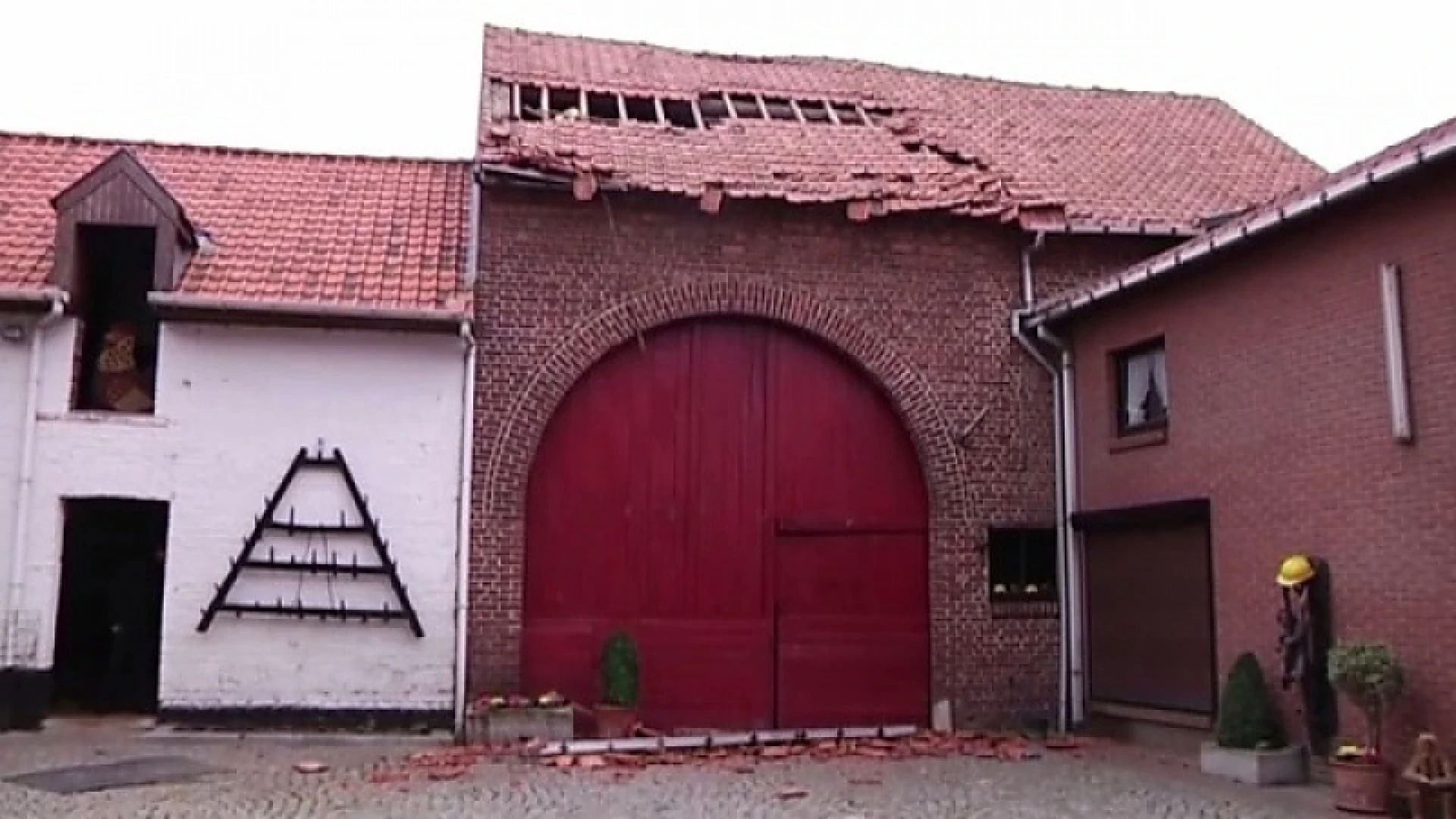 Stormschade: "Mijn zoon dacht dat IS hier in de buurt was"