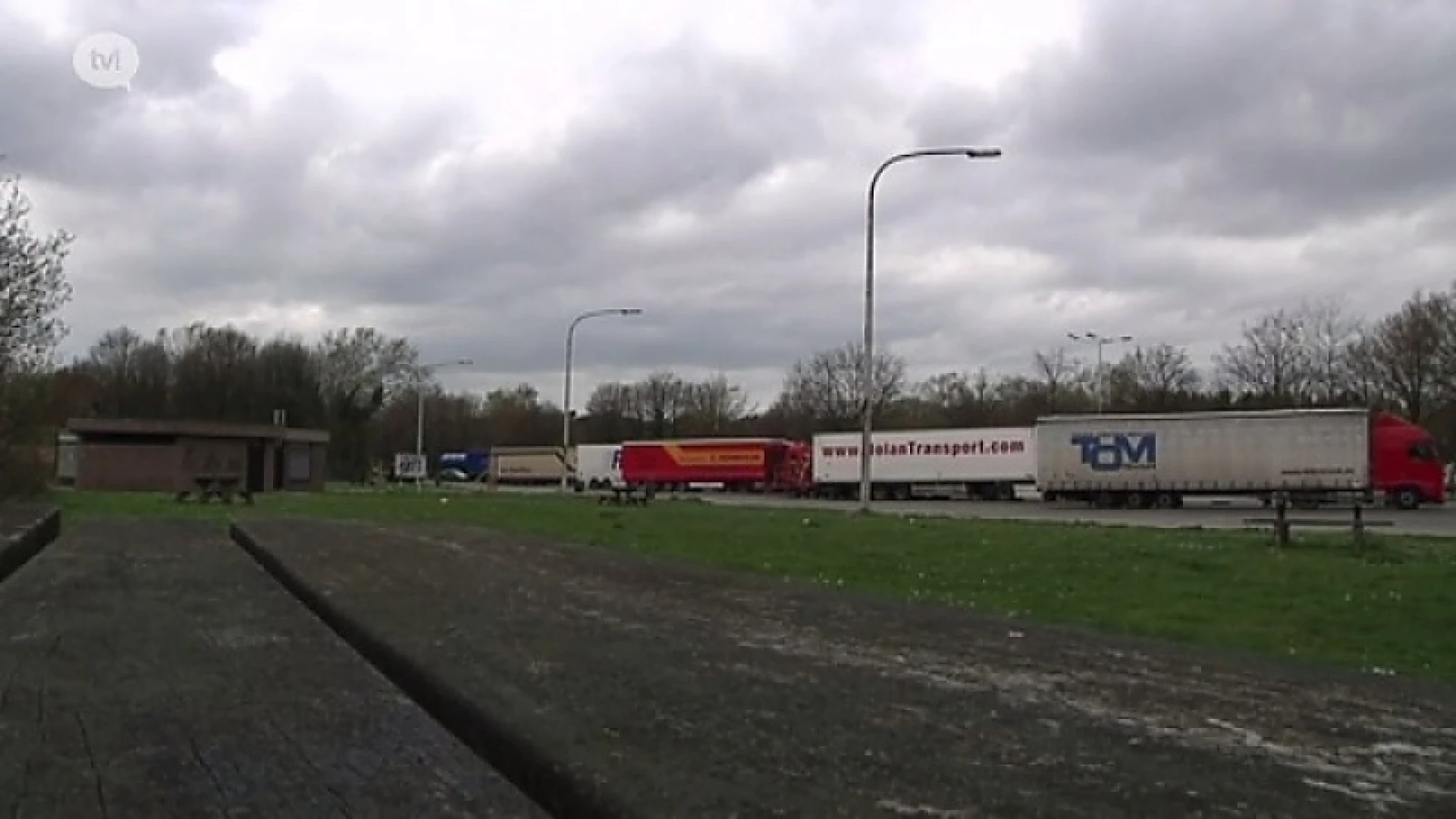 Vrachtwagens kunnen niet meer parkeren langs E314
