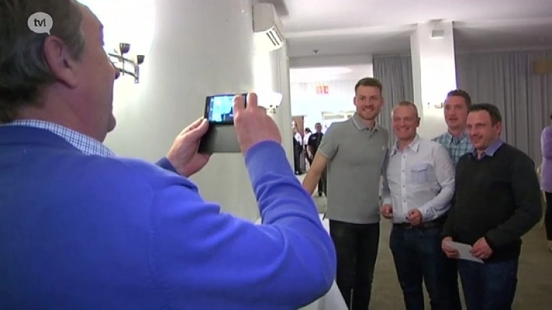 Fans reizen 24 uur om idool Simon Mignolet te ontmoeten
