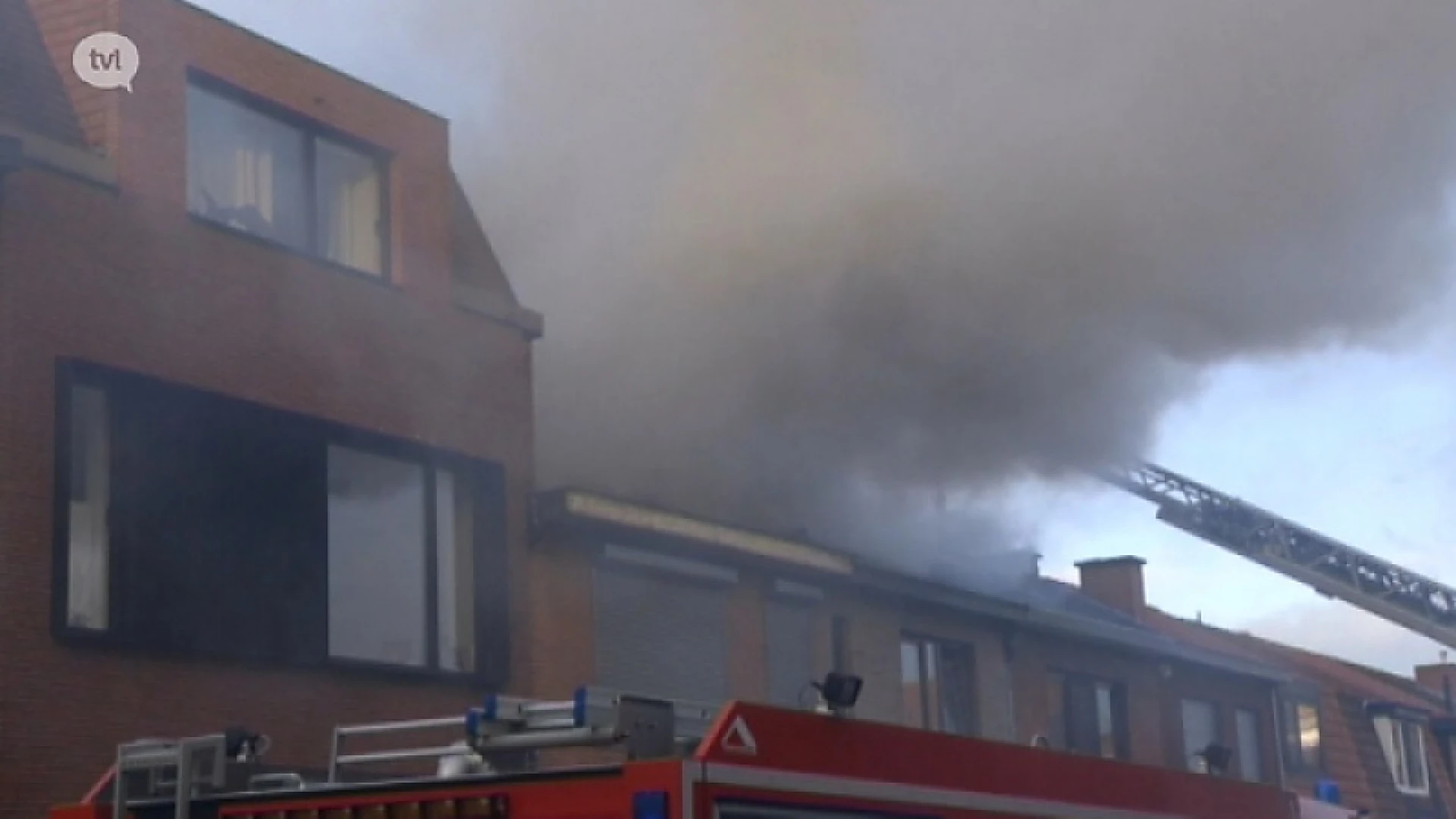 Drie huizen onbewoonbaar na zware brand in Hasselt