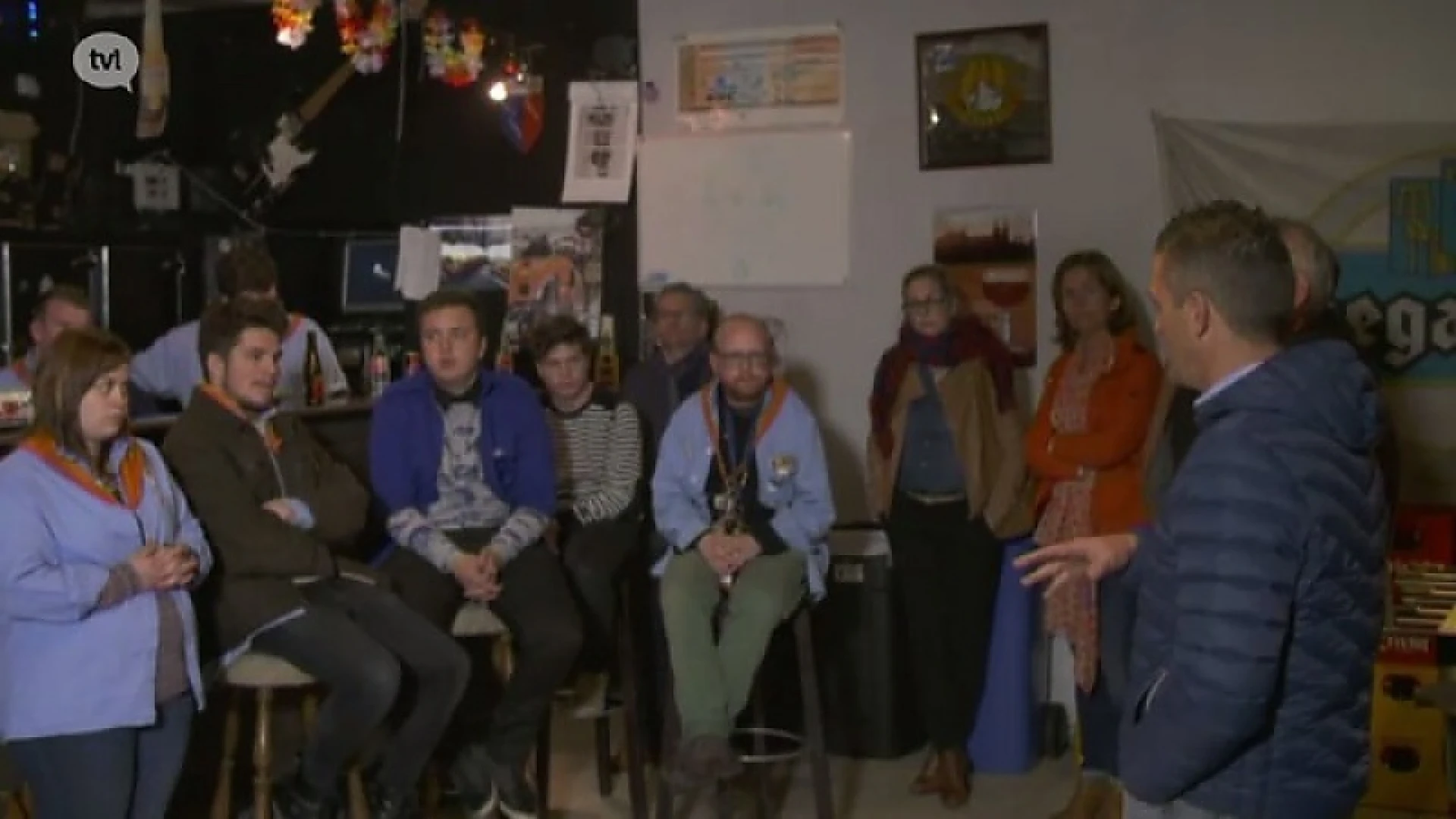 Jongeren babbelen over fusie