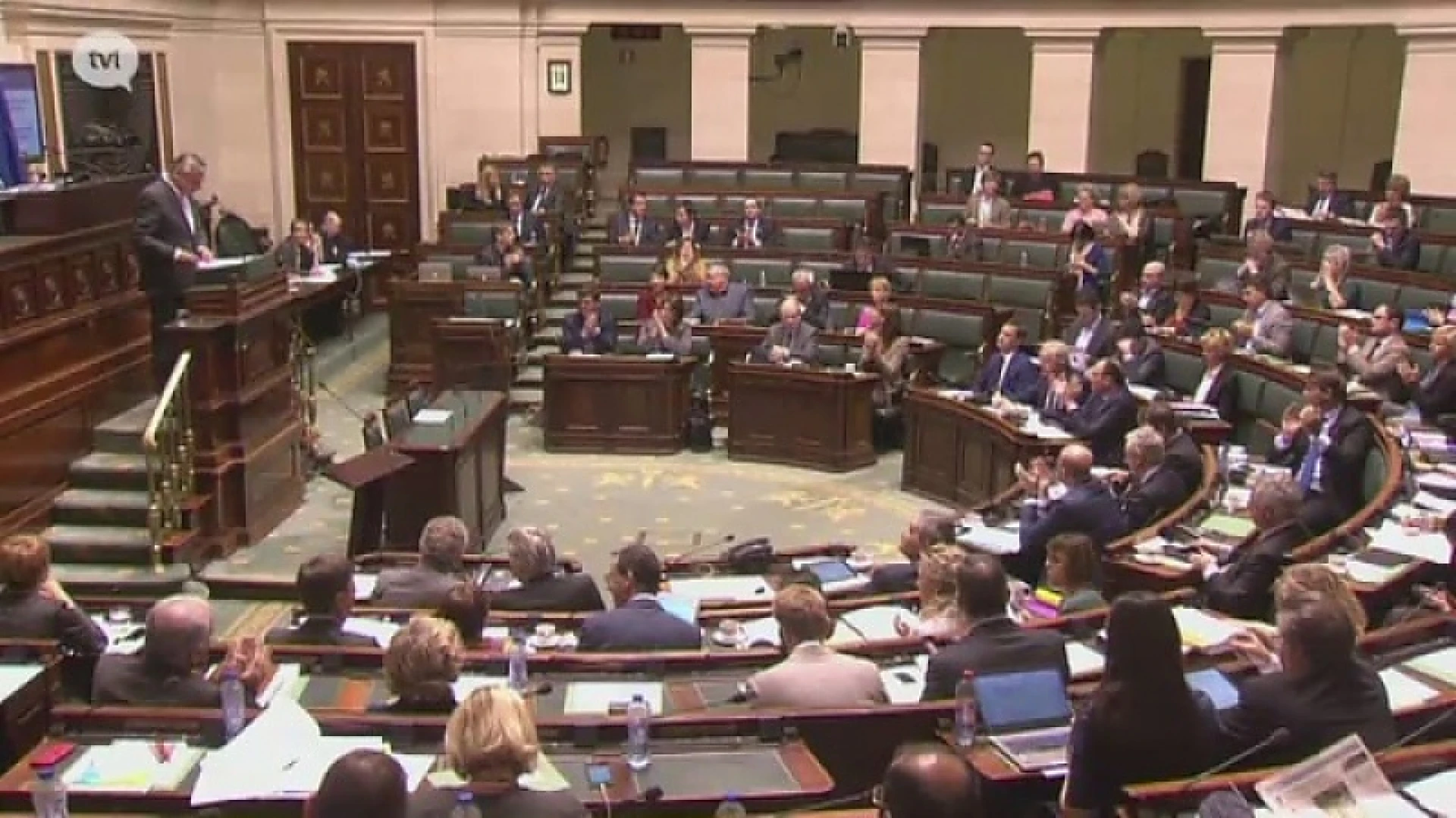 Regering is meerderheid kwijt volgens nieuwe opiniepeiling