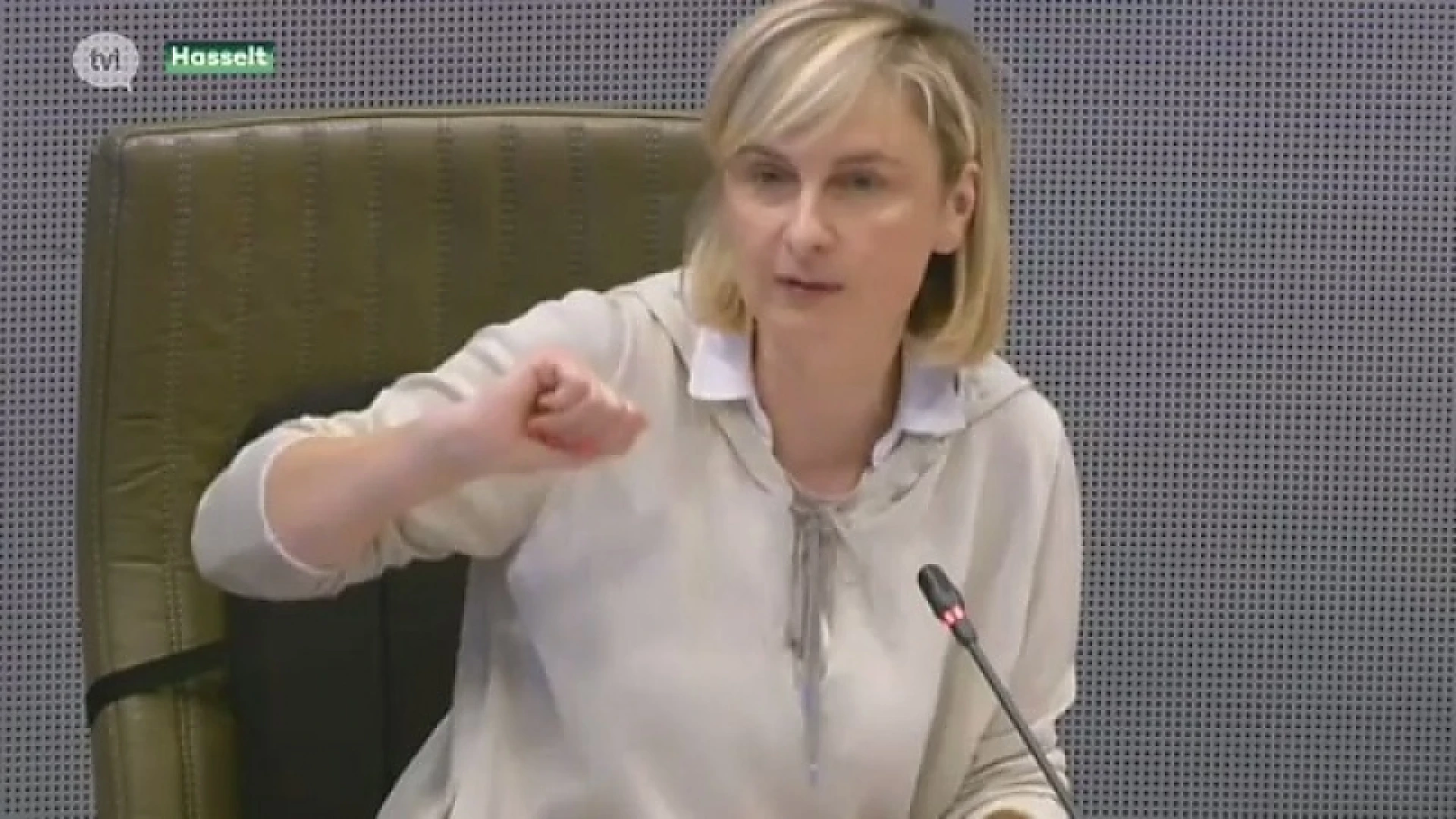 Minister Crevits: maatregelen om onregelmatigheden met diploma bij UCLL te voorkomen