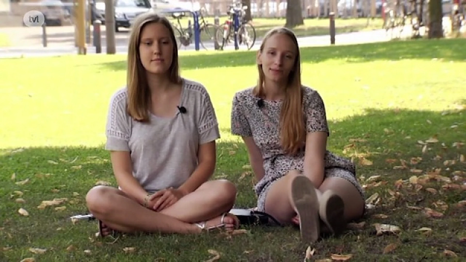 BusTwins: Larissa en Tine op Pukkelpop
