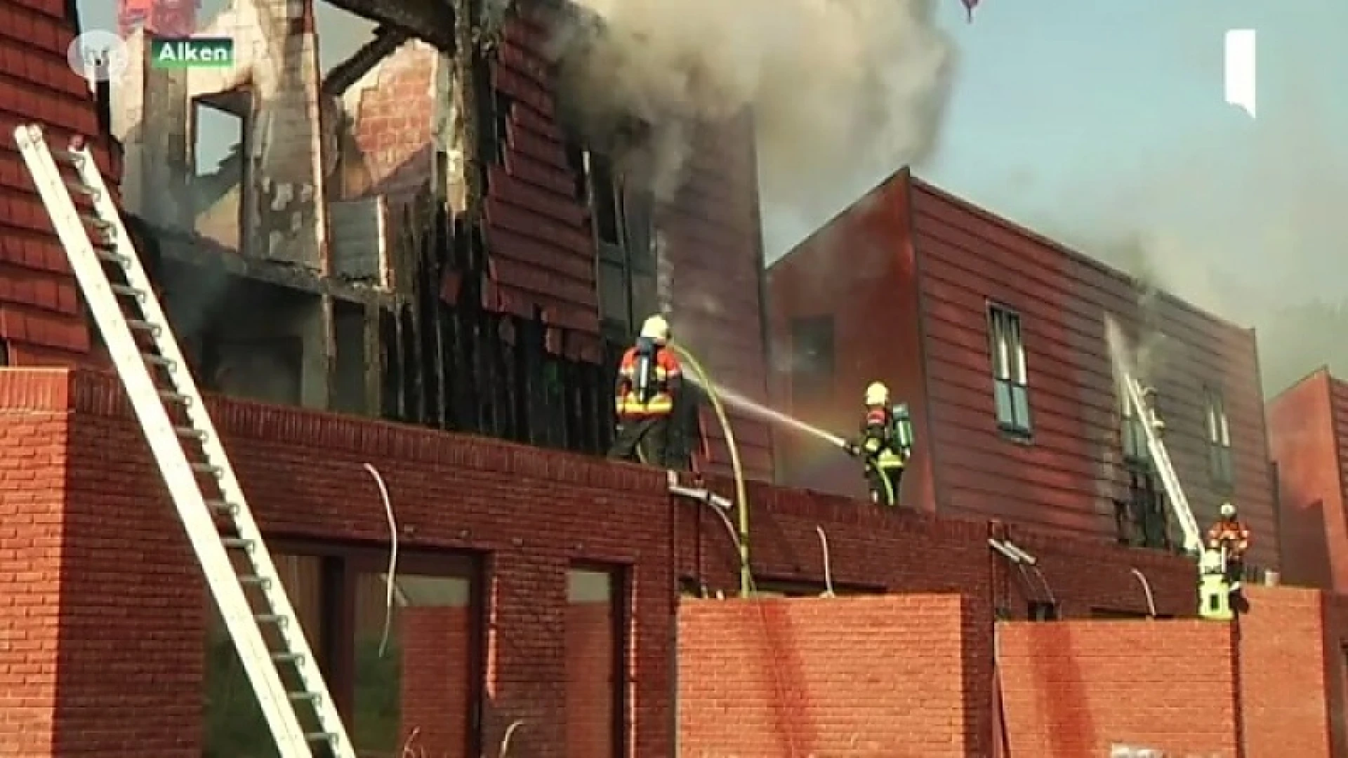Drie huizen uitgebrand in Alken