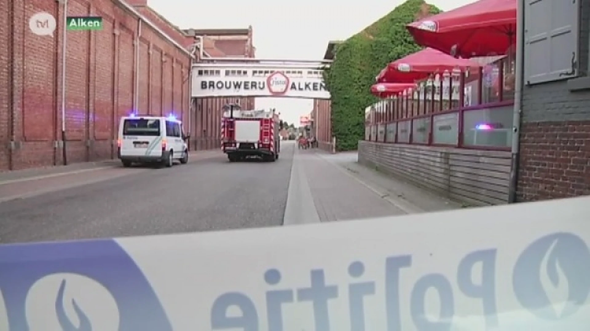 Brandweer, ambulance en politie bij brouwerij Alken-Maes