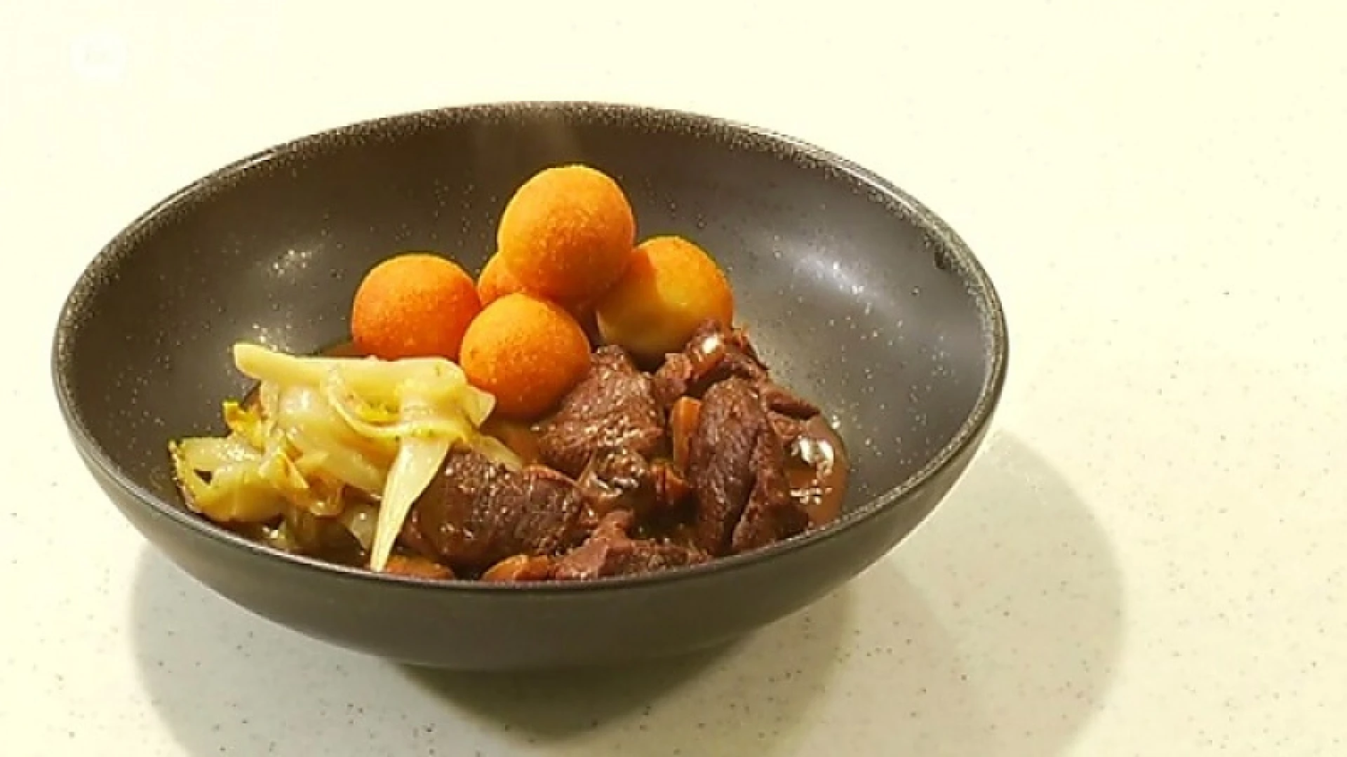 Hoofdafbeelding voor artikel Everzwijnragout, boschampignons…