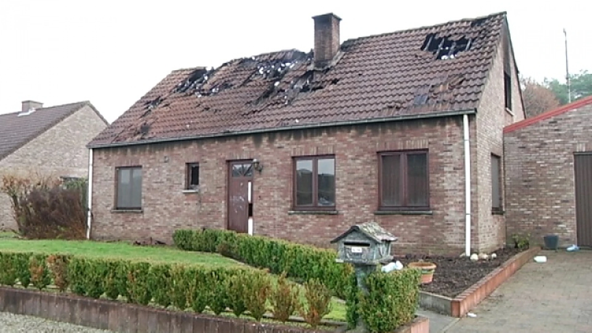 Brandweer Beringen urenlang in de weer voor dakbrand