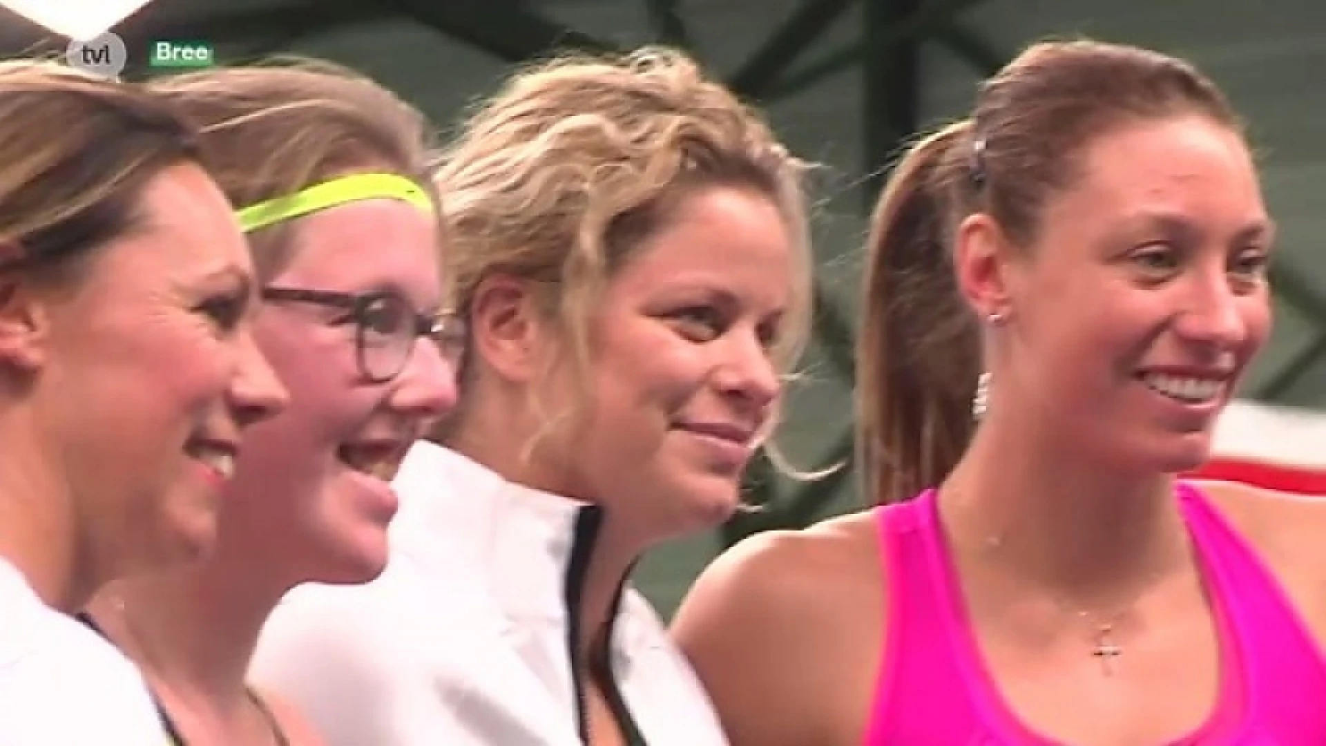 Special Olympics atleten tennissen tegen Belgische topspeelsters