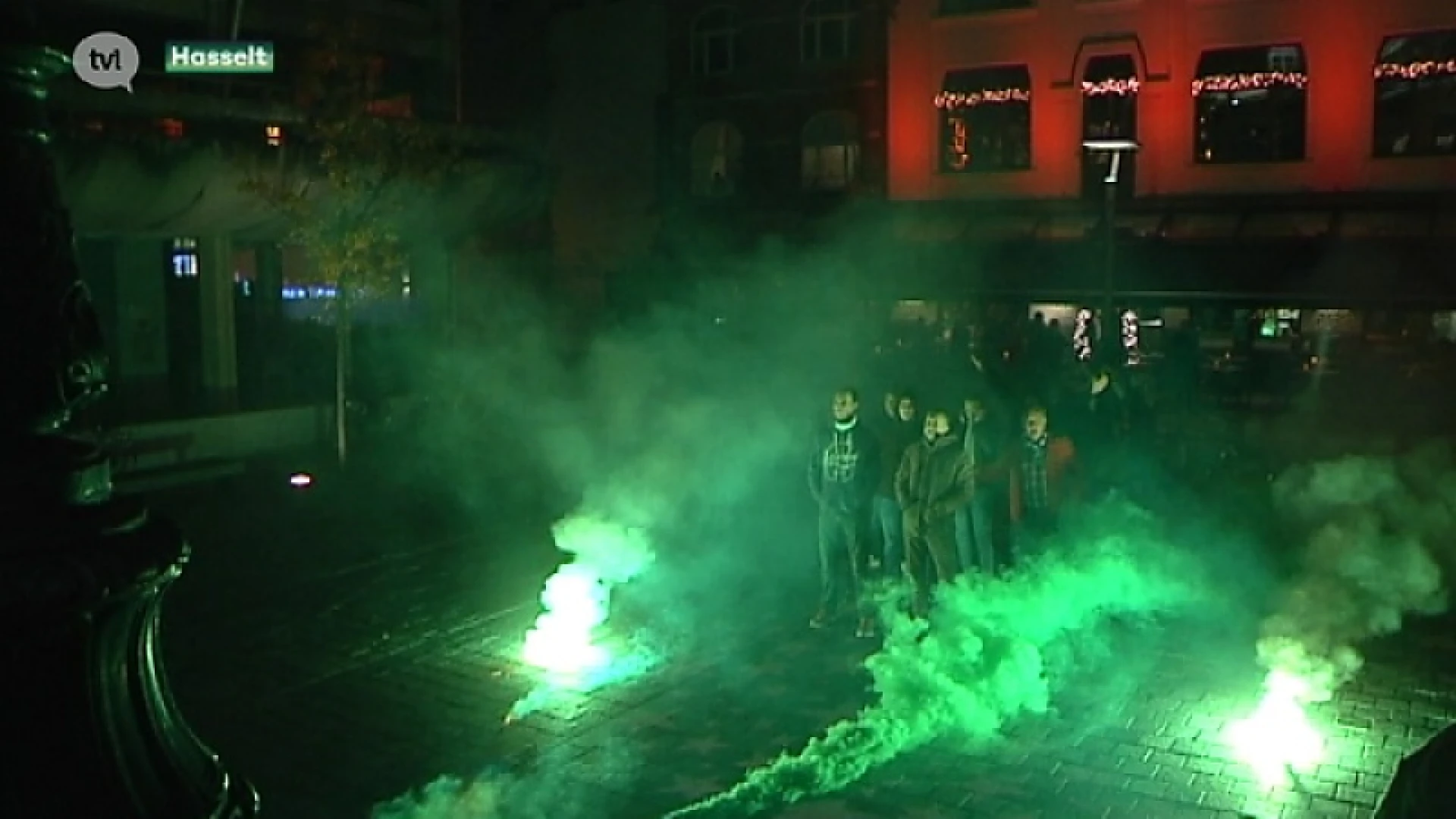 Supporters Sporting Hasselt protesteren met rookbommetjes op gemeenteraad