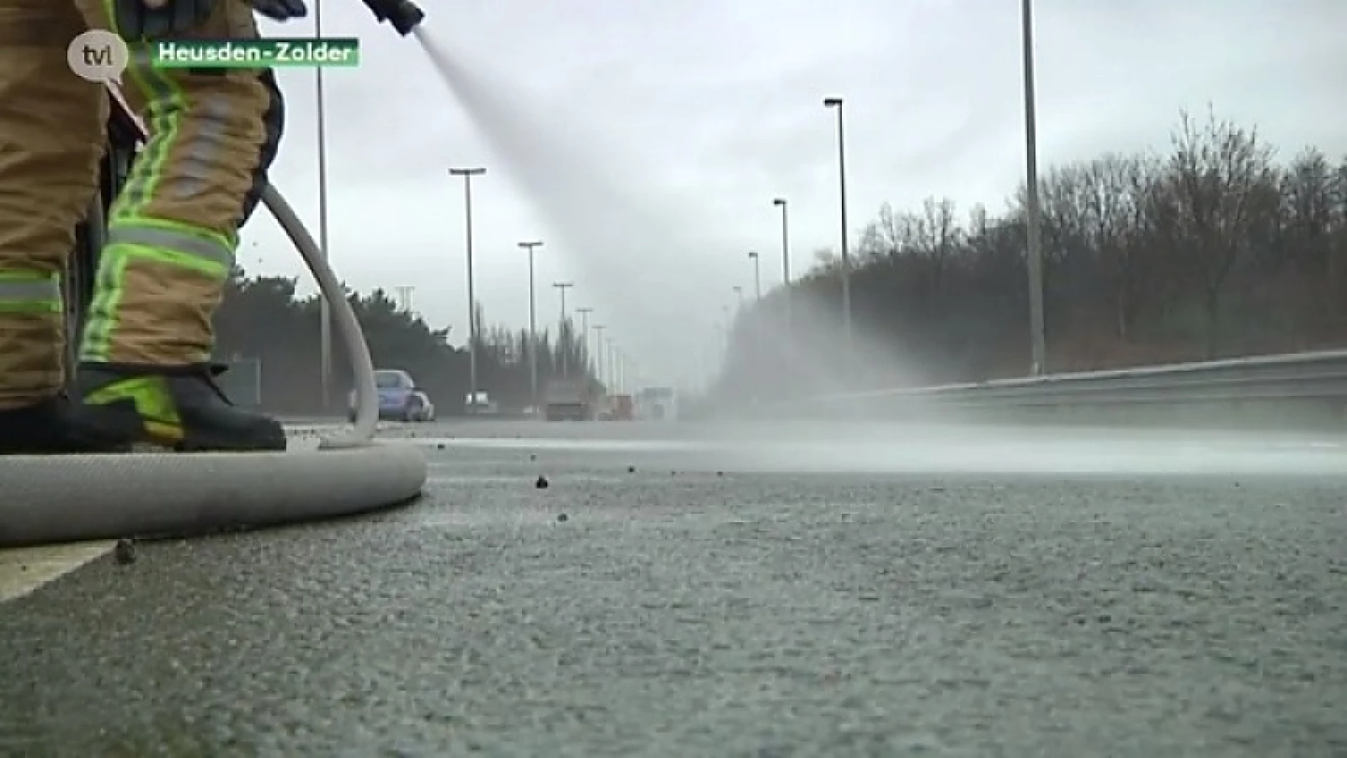 Oliespoor zorgt voor verkeershinder op E313