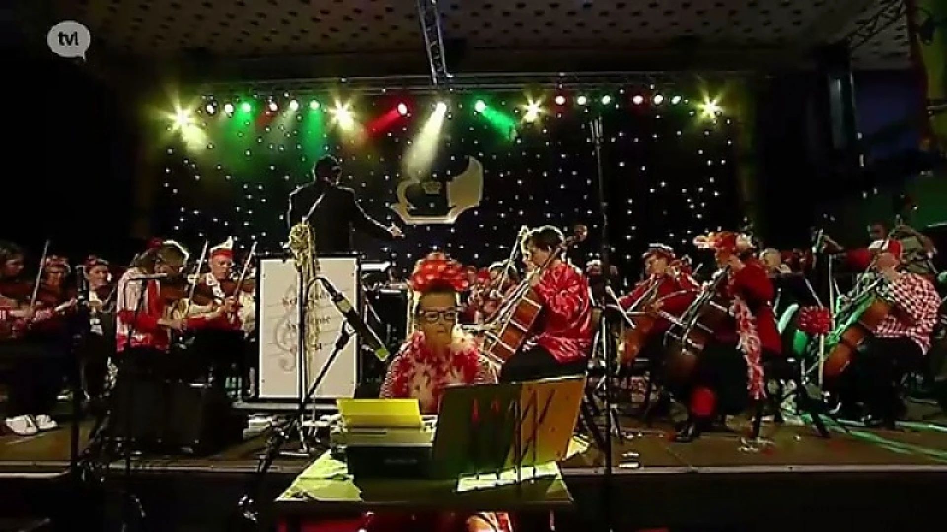 Als de dirigent van het orkest van carnaval houdt, dan gebeurt dit.