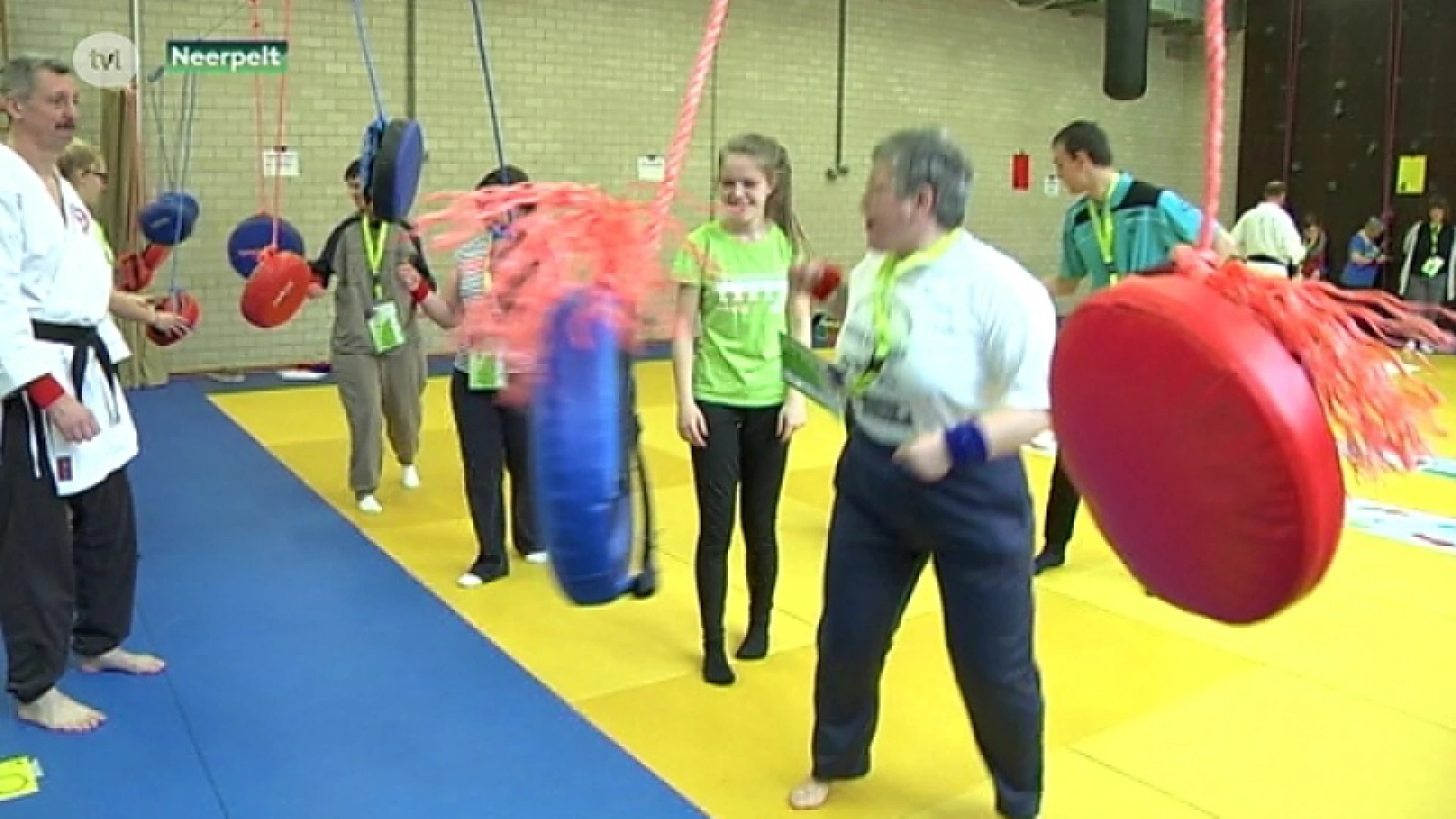 Honderden mensen met een beperking sporten samen in Neerpelt