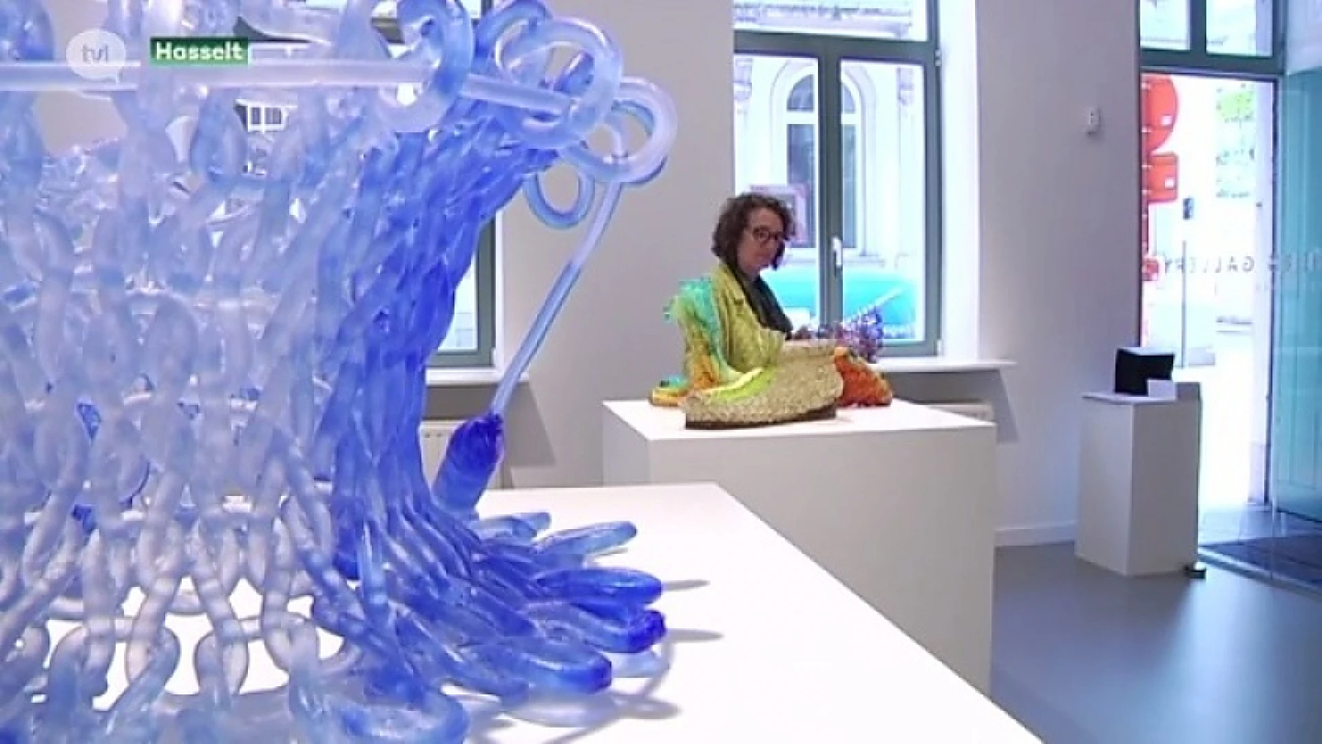 Glaskunstenares breit met glas