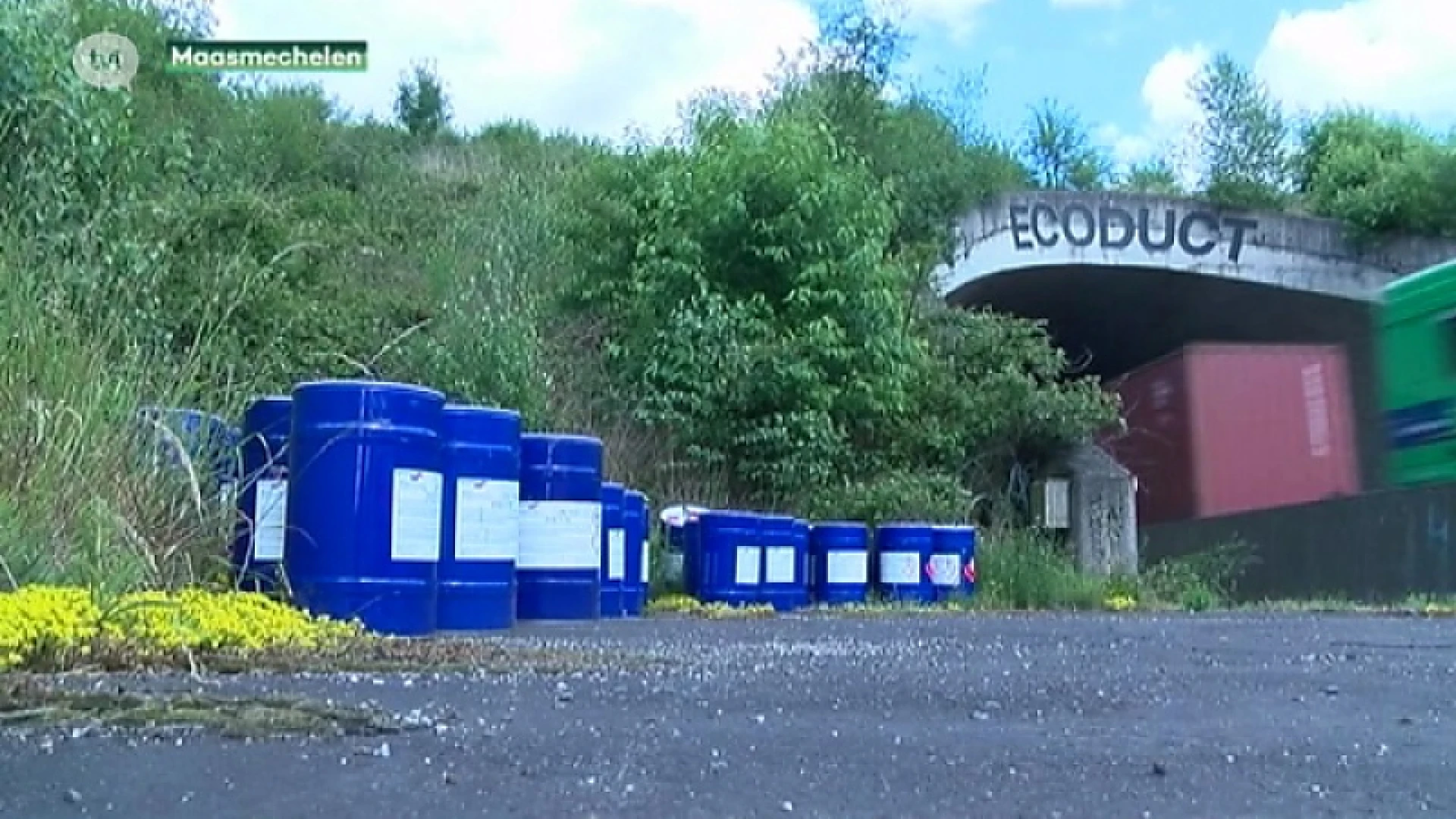 53 vaten met drugsbestanddelen gedumpt aan Ecoduct in Maasmechelen
