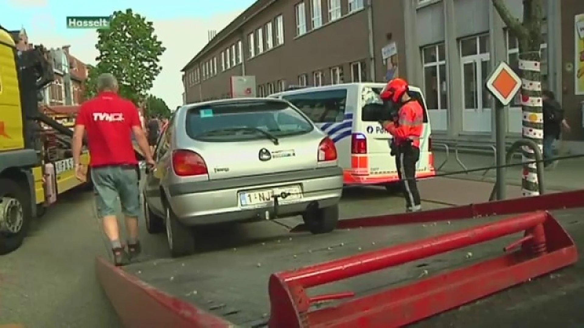 Weggetakelde wagens en parkingproblemen tijdens generale repetitie Virga Jesse-ommegang