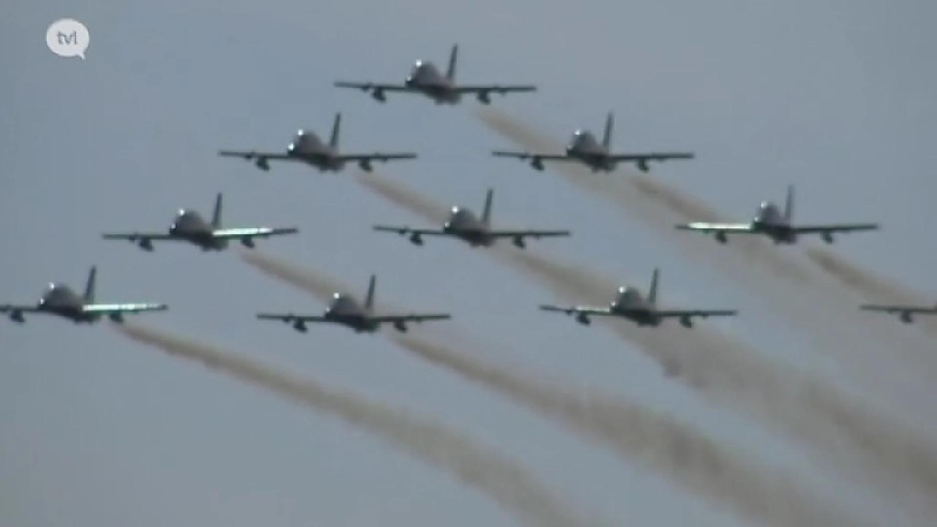 Onze journalist bezoekt Italiaans stuntteam dat straks in Sanicole Airshow vliegt