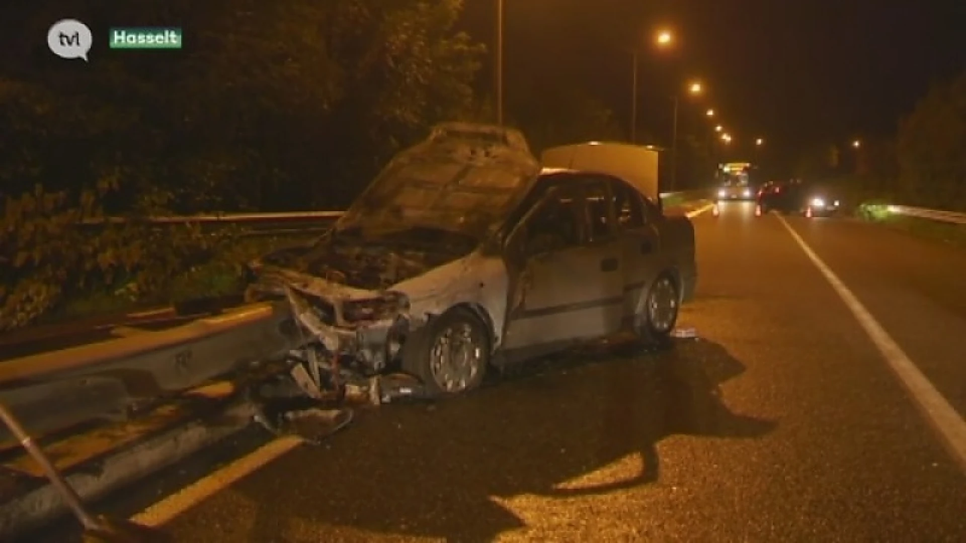 Auto brandt uit op de Runkstersteenweg in Hasselt