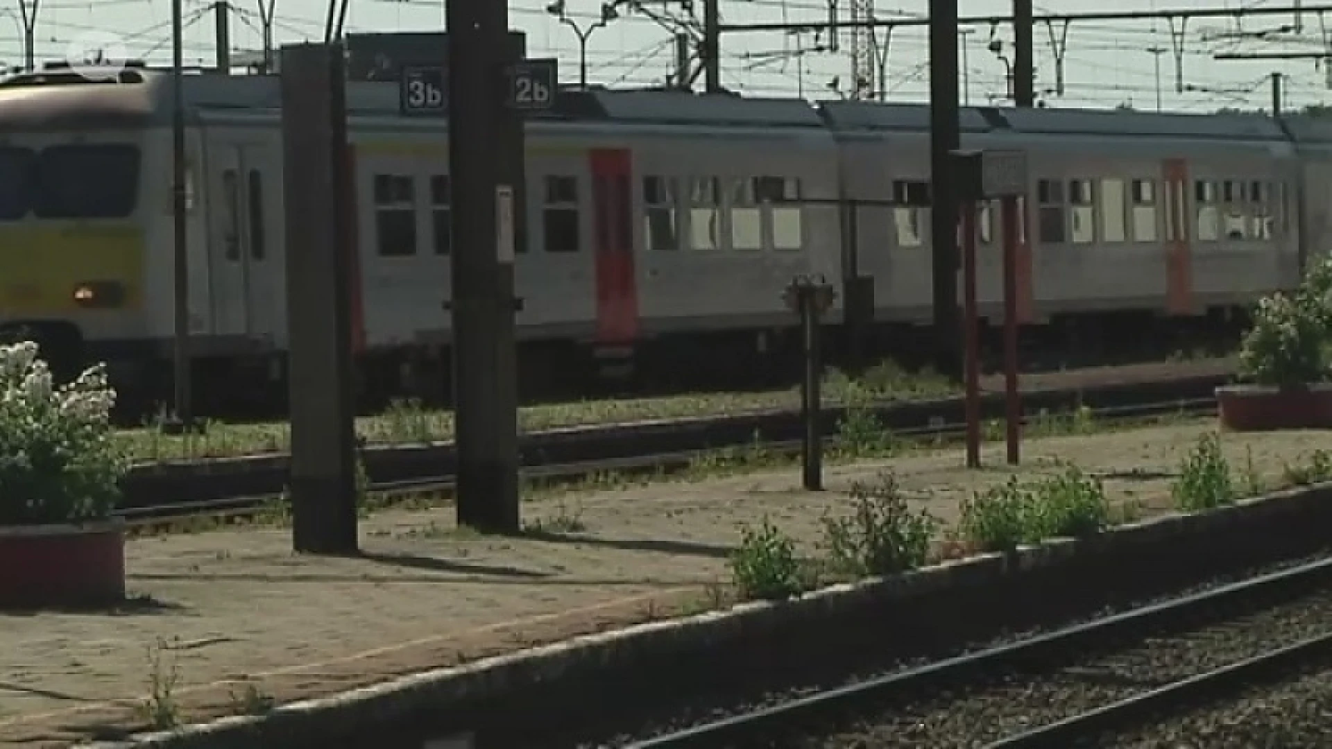 "Minister Bellot investeert miljoenen in kleine Waalse stations en laat Hasselt weer links liggen"