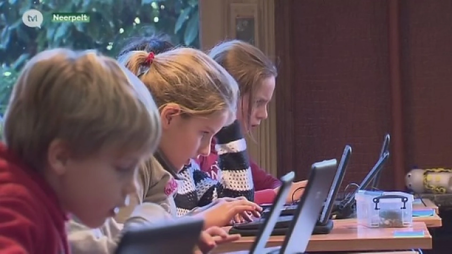Pedagoge schrijft boek : Hoeveel tijd mag je kind doorbrengen op sociale media ?