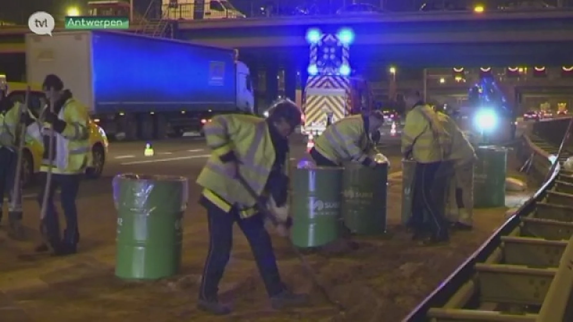 Ladingverlies vrachtwagen Essers zorgt voor enorme verkeershinder op Antwerpse ring
