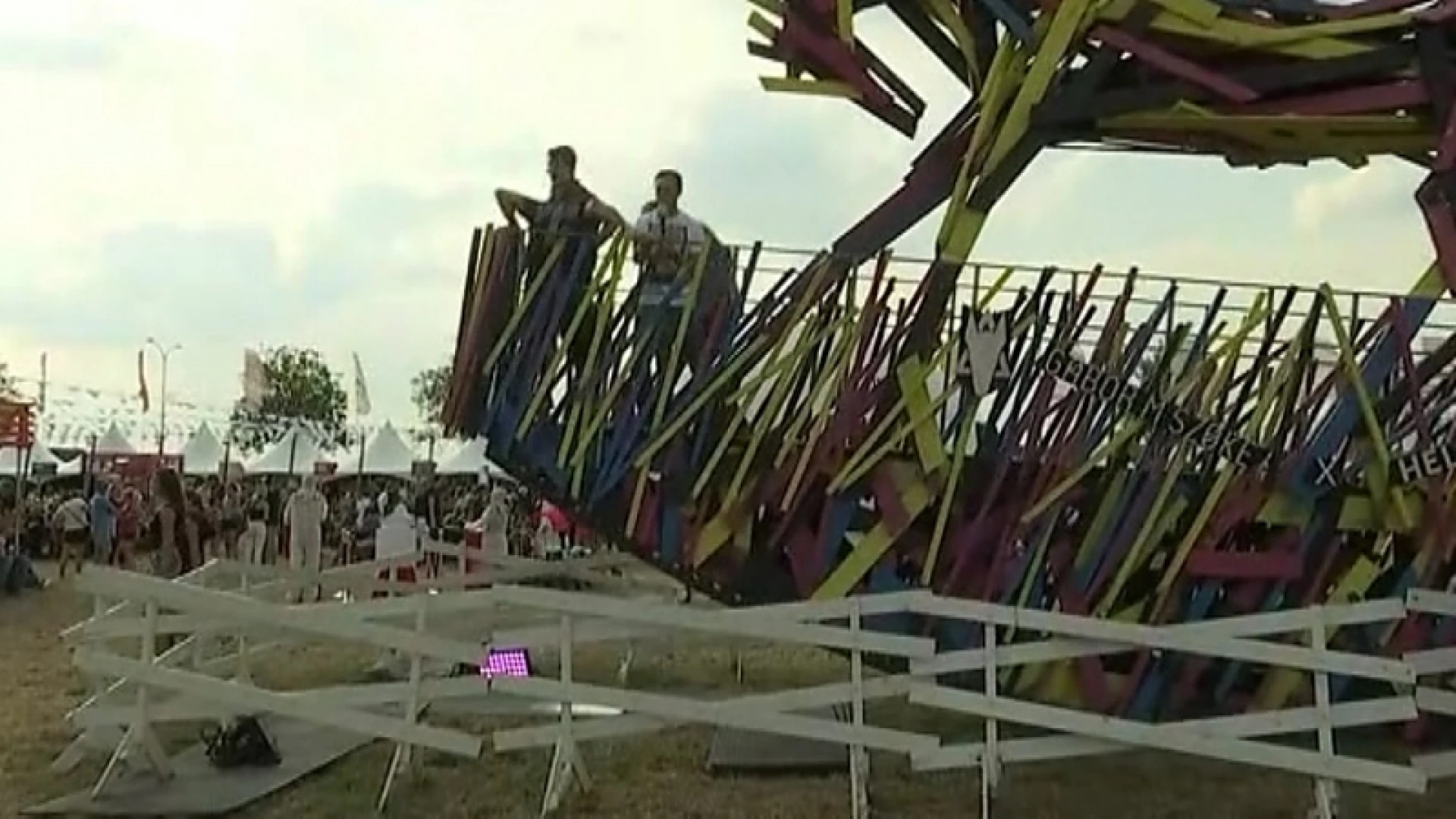 Bootje varen op de wei van Pukkelpop