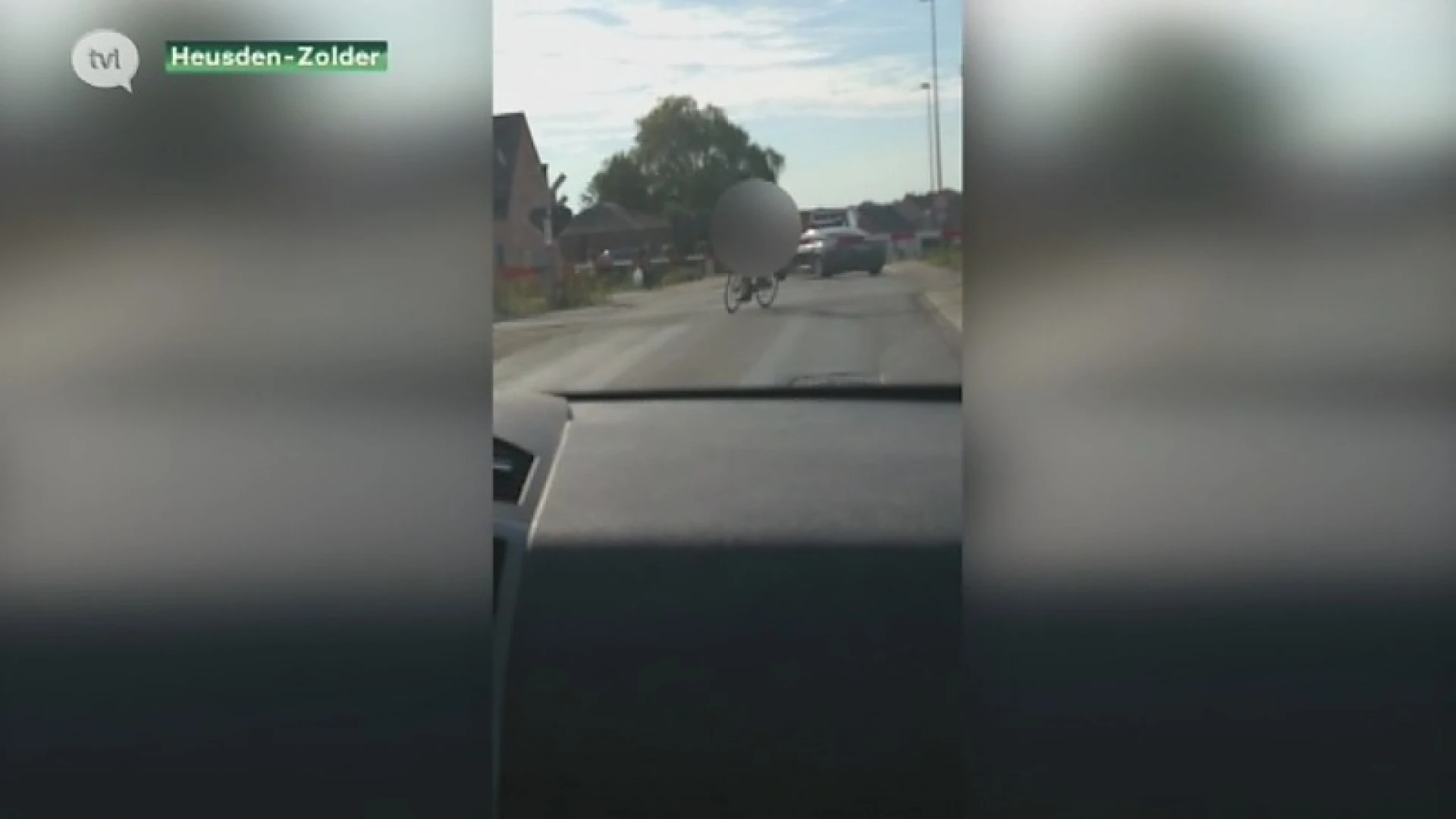 Automobilisten rijden door gesloten spoorwegovergang in Heusden-Zolder
