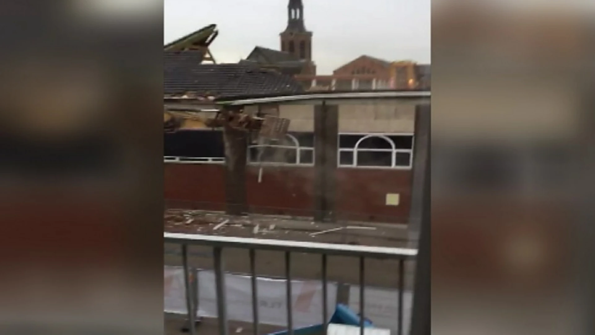Indrukwekkende beelden van afbraak college in Beringen