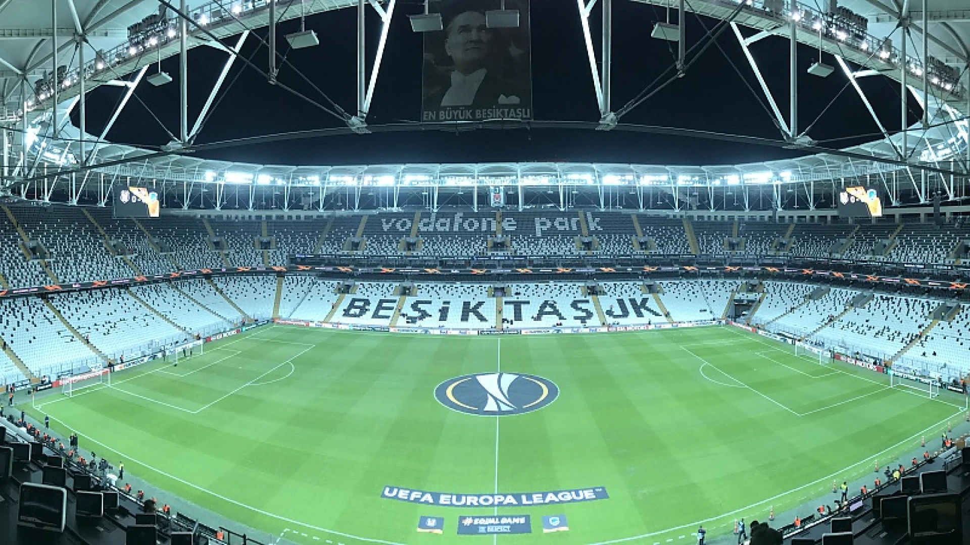 Racing Genk wint overtuigend van Besiktas in Europa League
